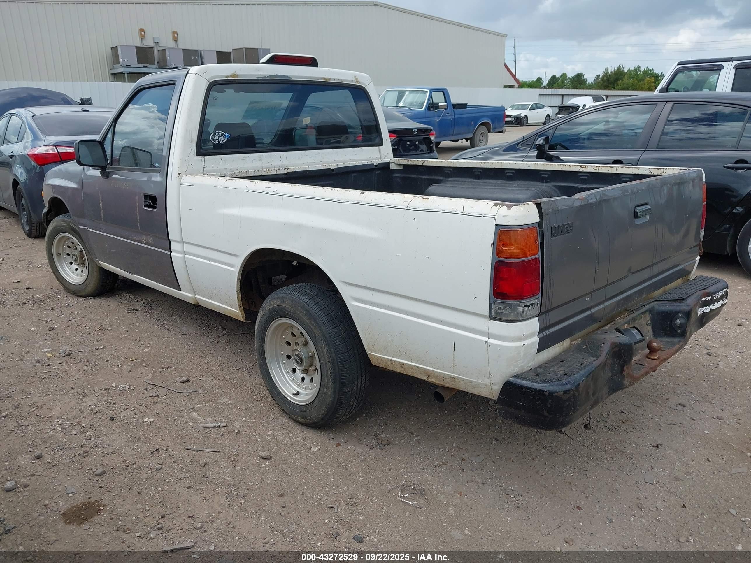 1994 Isuzu Conventional Short Wheelbase White vin: 4S1CL11L5R4204889