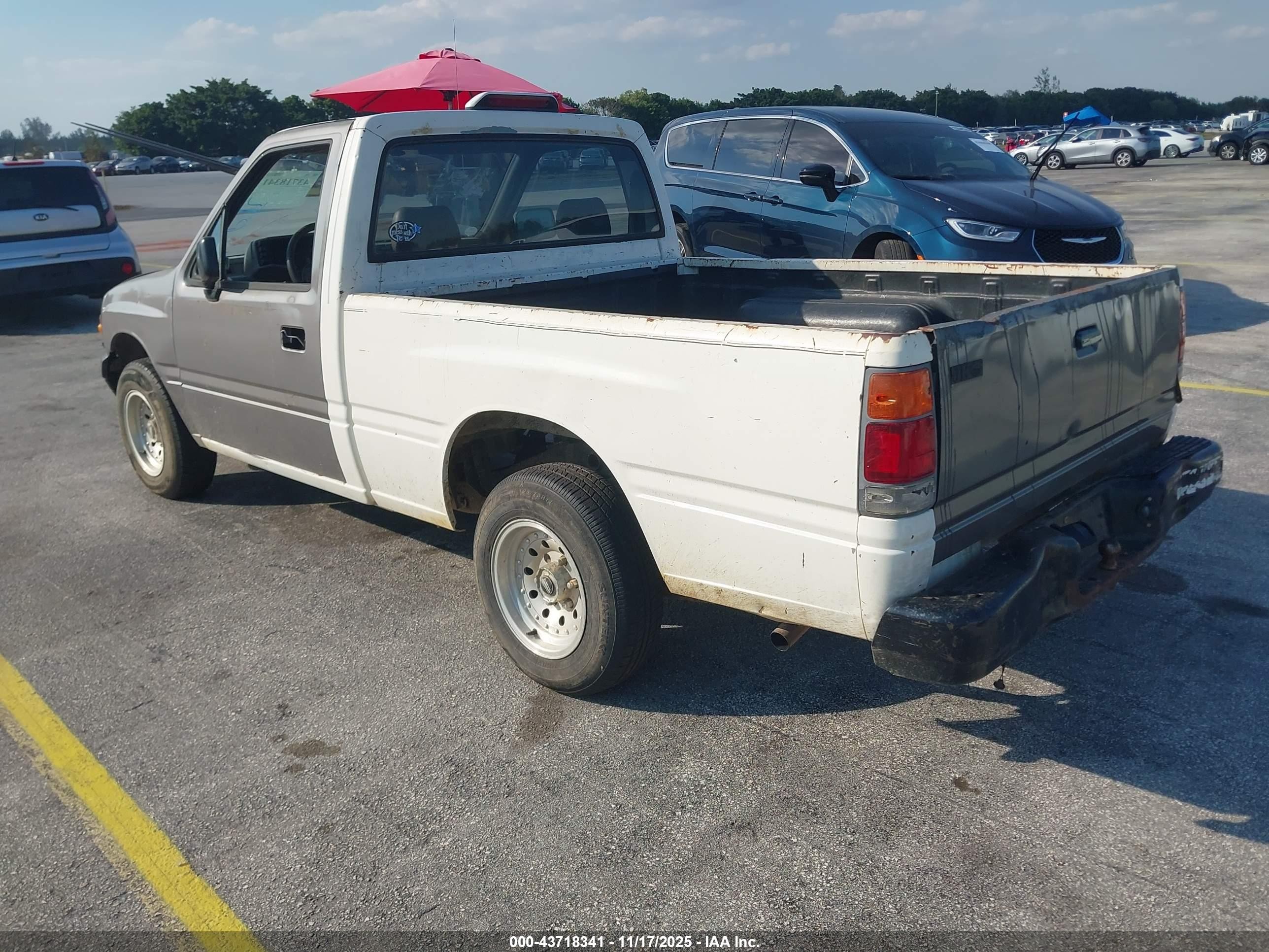 1994 Isuzu Conventional Short Wheelbase White vin: 4S1CL11L5R4204889