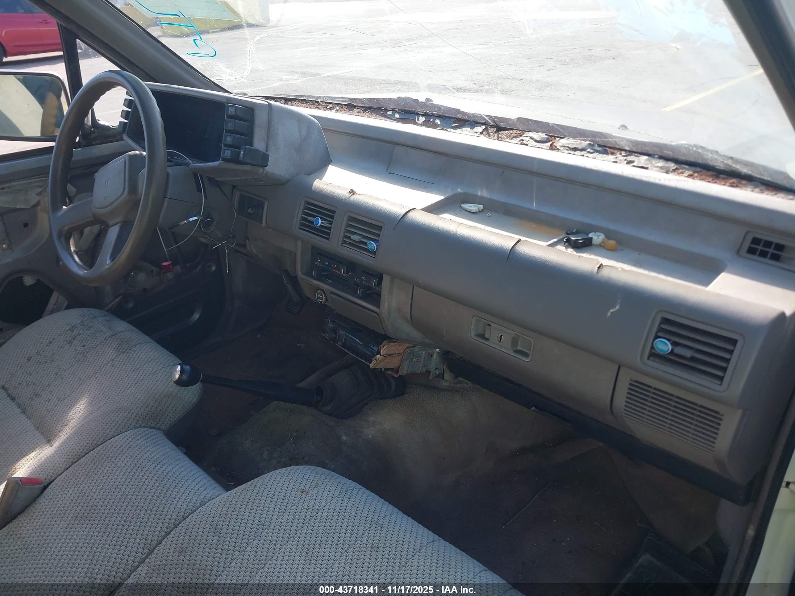 1994 Isuzu Conventional Short Wheelbase White vin: 4S1CL11L5R4204889