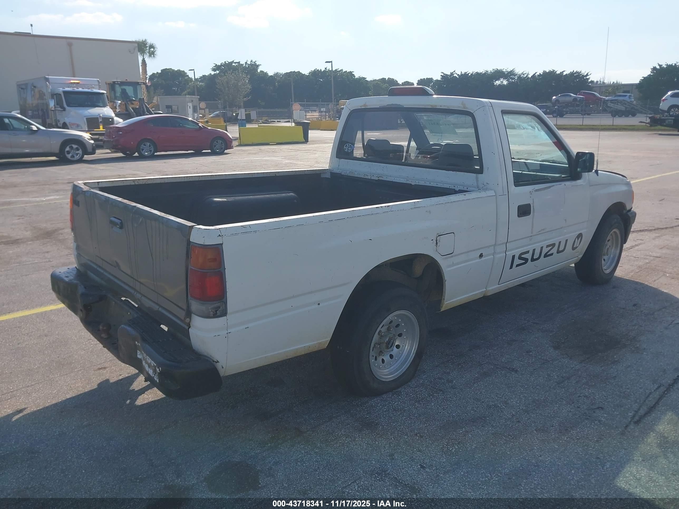 1994 Isuzu Conventional Short Wheelbase White vin: 4S1CL11L5R4204889