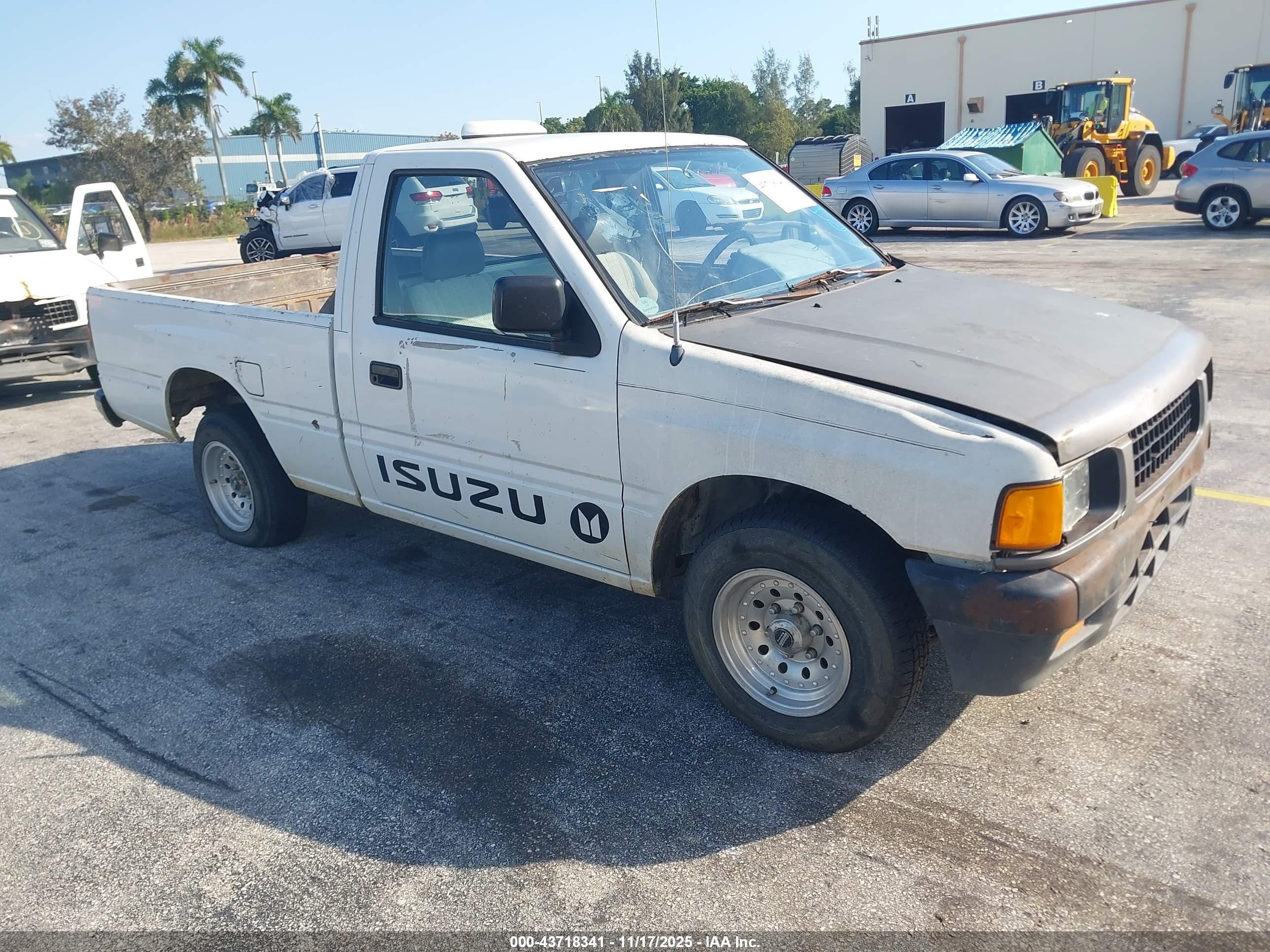 1994 Isuzu Conventional Short Wheelbase White vin: 4S1CL11L5R4204889