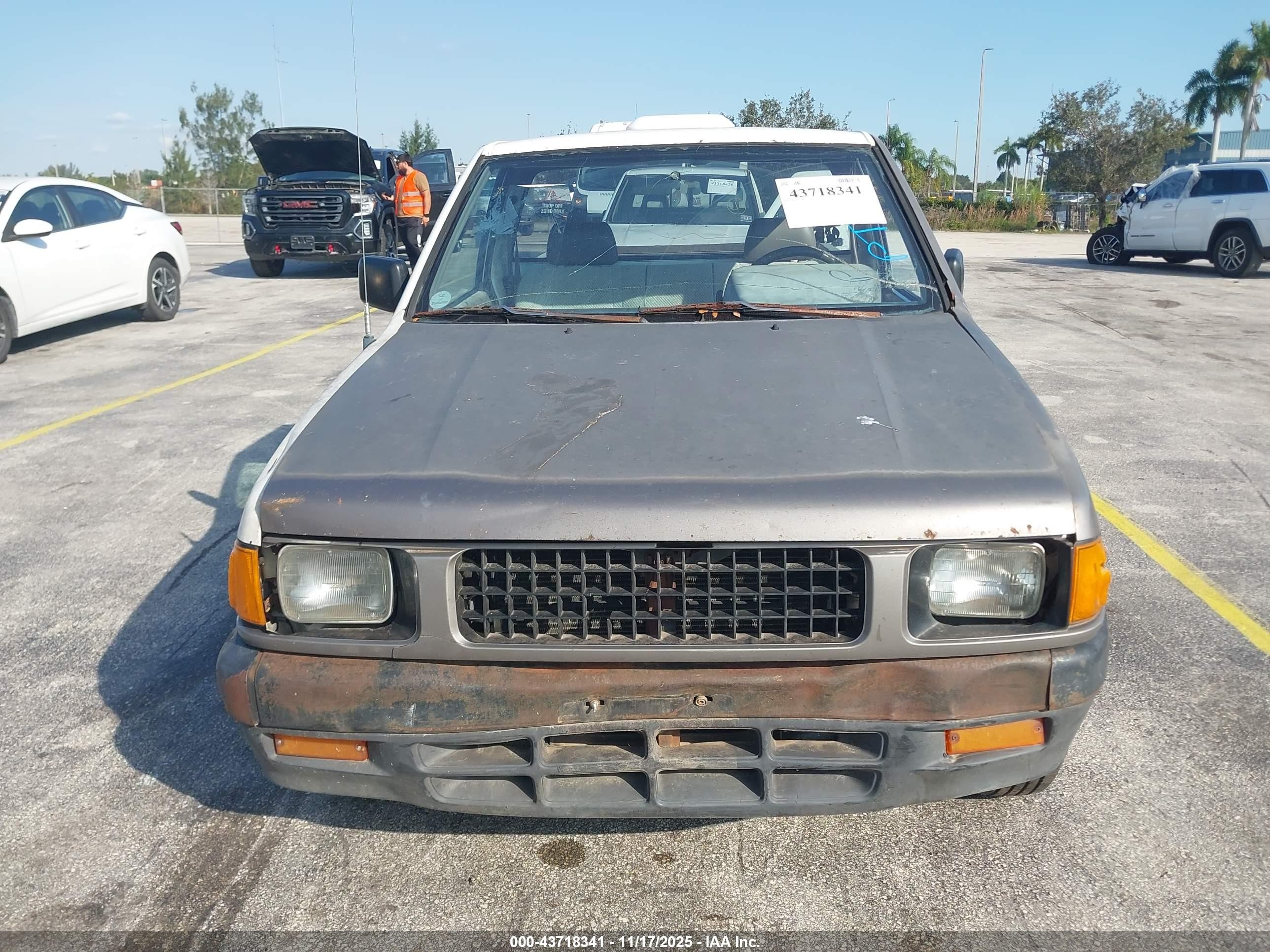 1994 Isuzu Conventional Short Wheelbase White vin: 4S1CL11L5R4204889