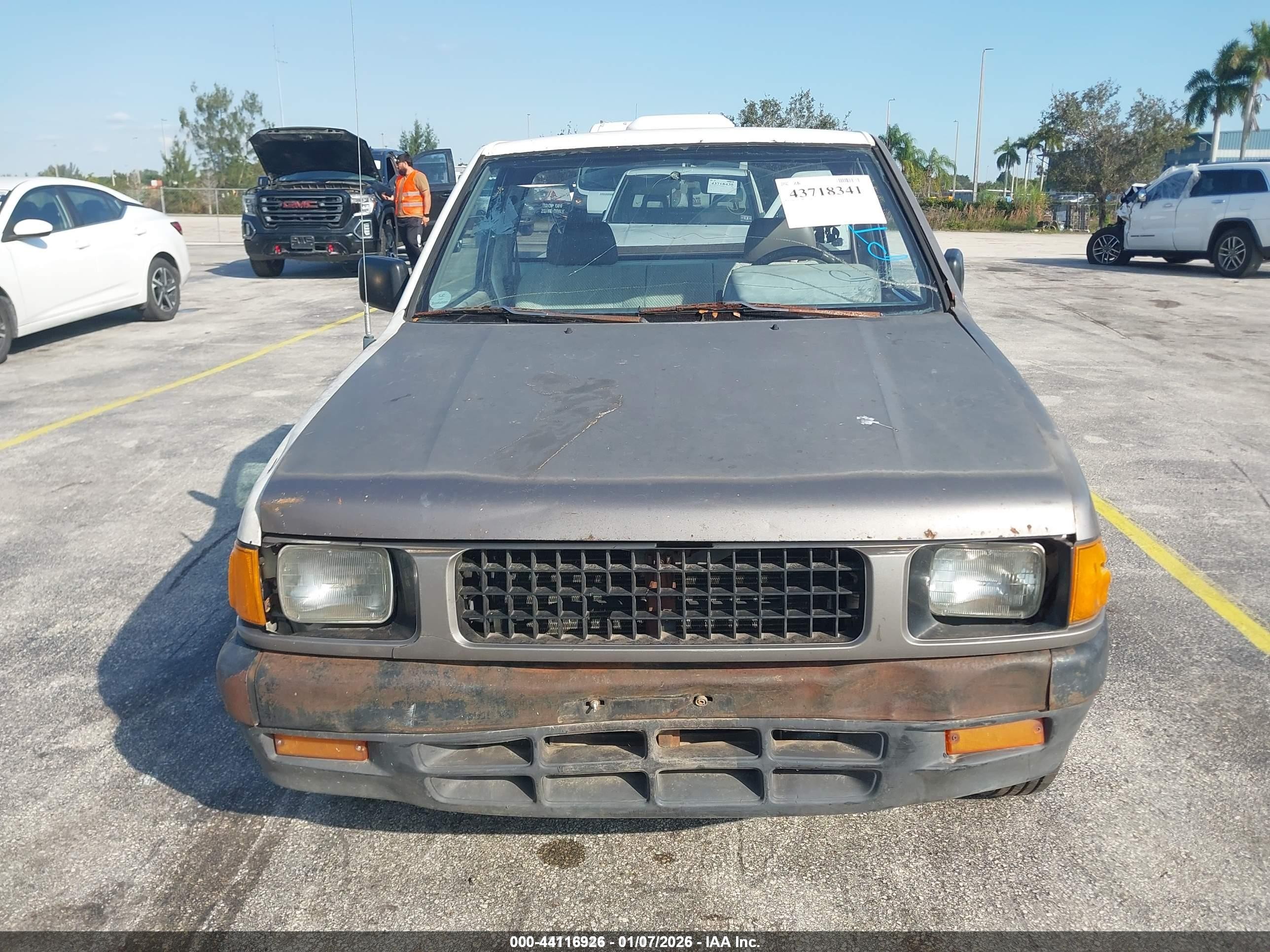 1994 Isuzu Conventional Short Wheelbase White vin: 4S1CL11L5R4204889