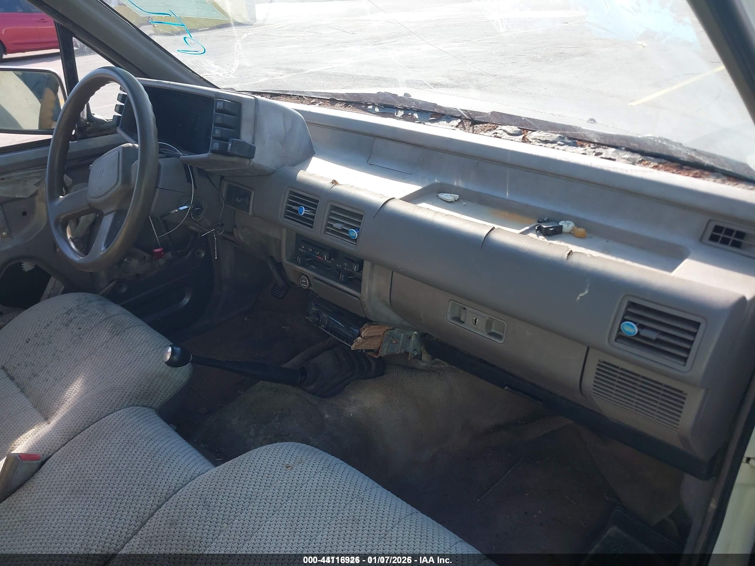 1994 Isuzu Conventional Short Wheelbase White vin: 4S1CL11L5R4204889