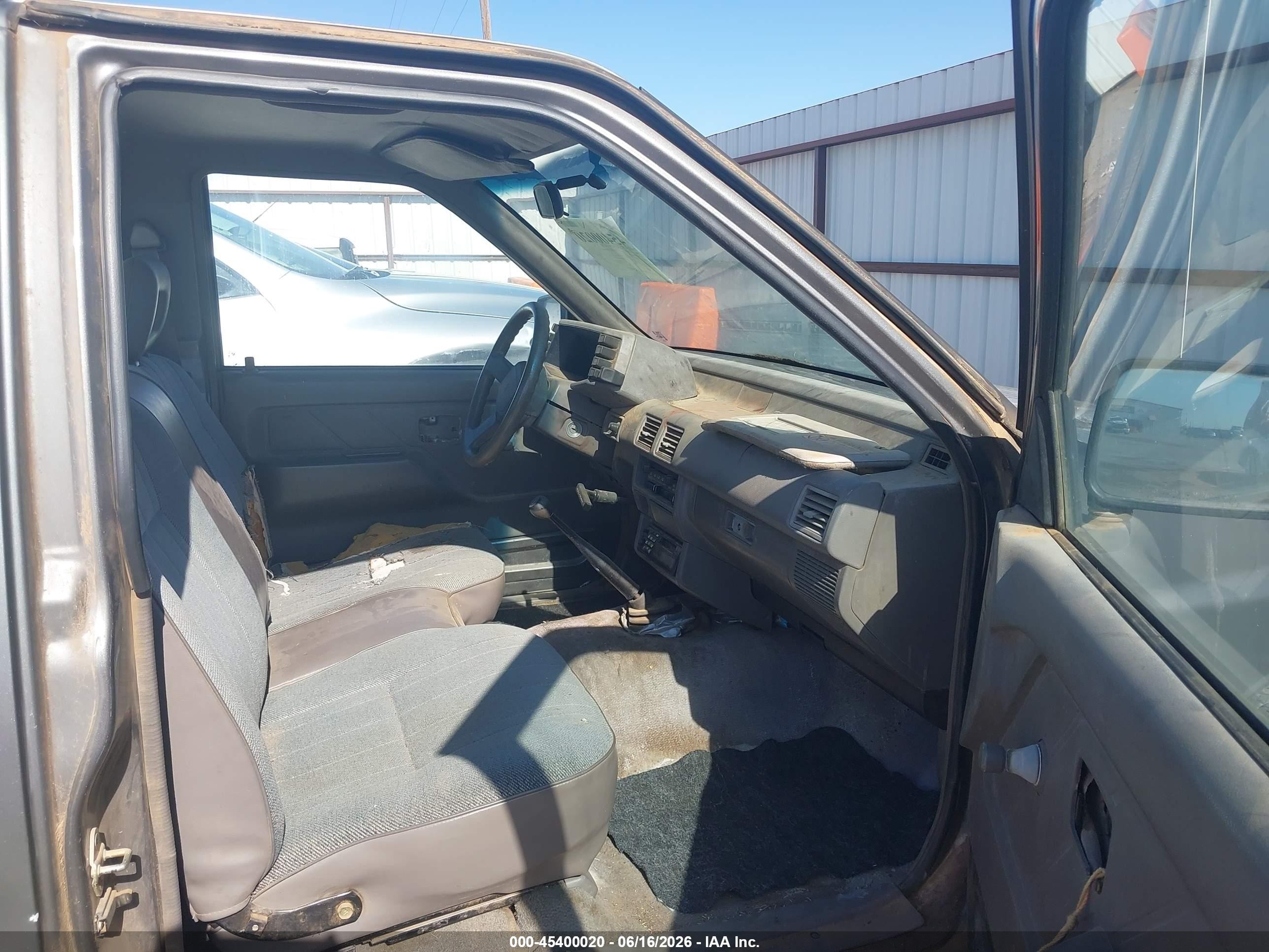 1994 Isuzu Conventional Short Wheelbase Gray vin: 4S1CL11L6R4200057