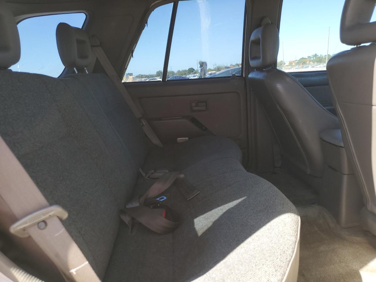 1995 Isuzu Rodeo S White vin: 4S2CG58V2S4308499
