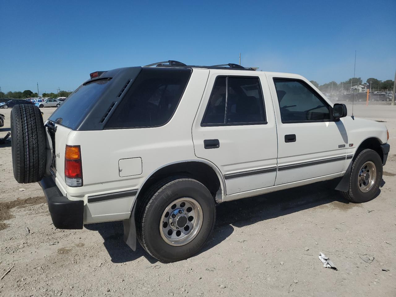 1995 Isuzu Rodeo S White vin: 4S2CG58V2S4308499