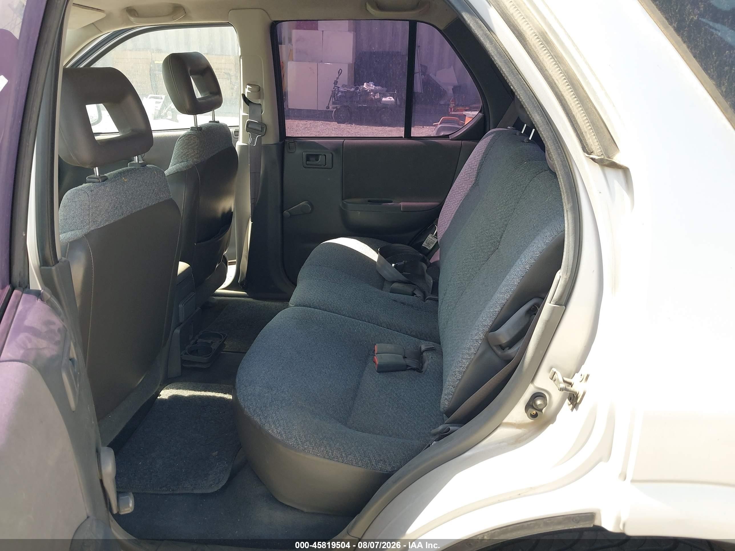 1998 Isuzu Rodeo S Silver vin: 4S2CK58D3W4324674