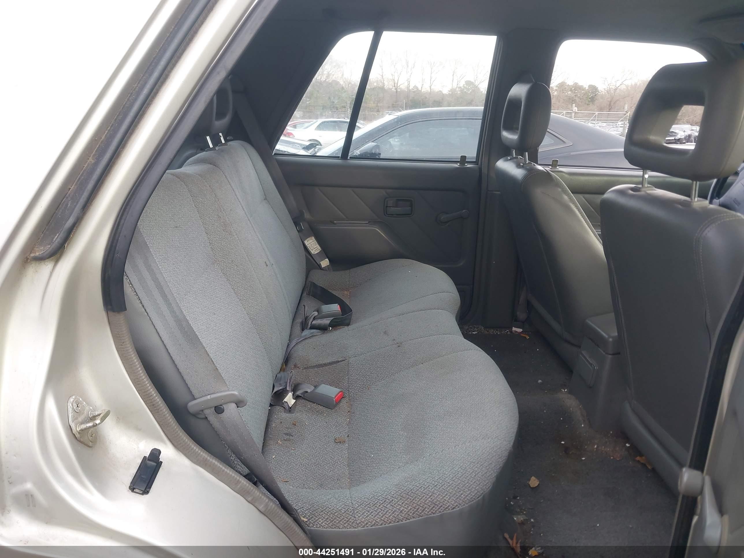 1997 Isuzu Rodeo S 2.6l Tan vin: 4S2CK58E5V4322383