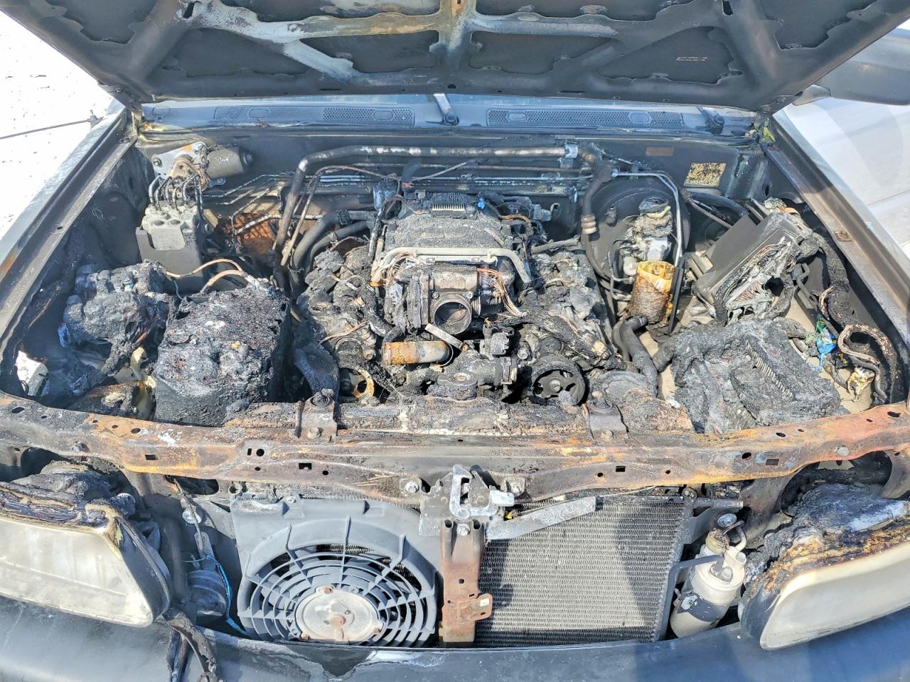 2001 Isuzu Rodeo S Серебряный vin: 4S2CK58W714314806