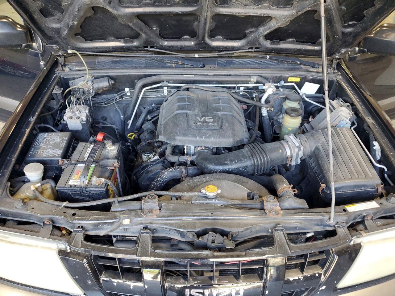 2003 Isuzu Rodeo S Black vin: 4S2CK58WX34311949