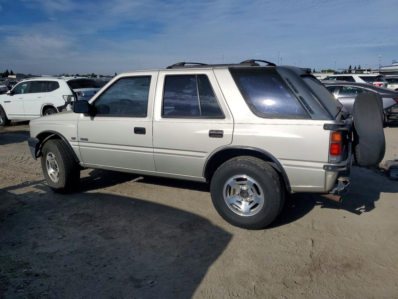 1997 Isuzu Rodeo S Silver vin: 4S2CM58V5V4344300