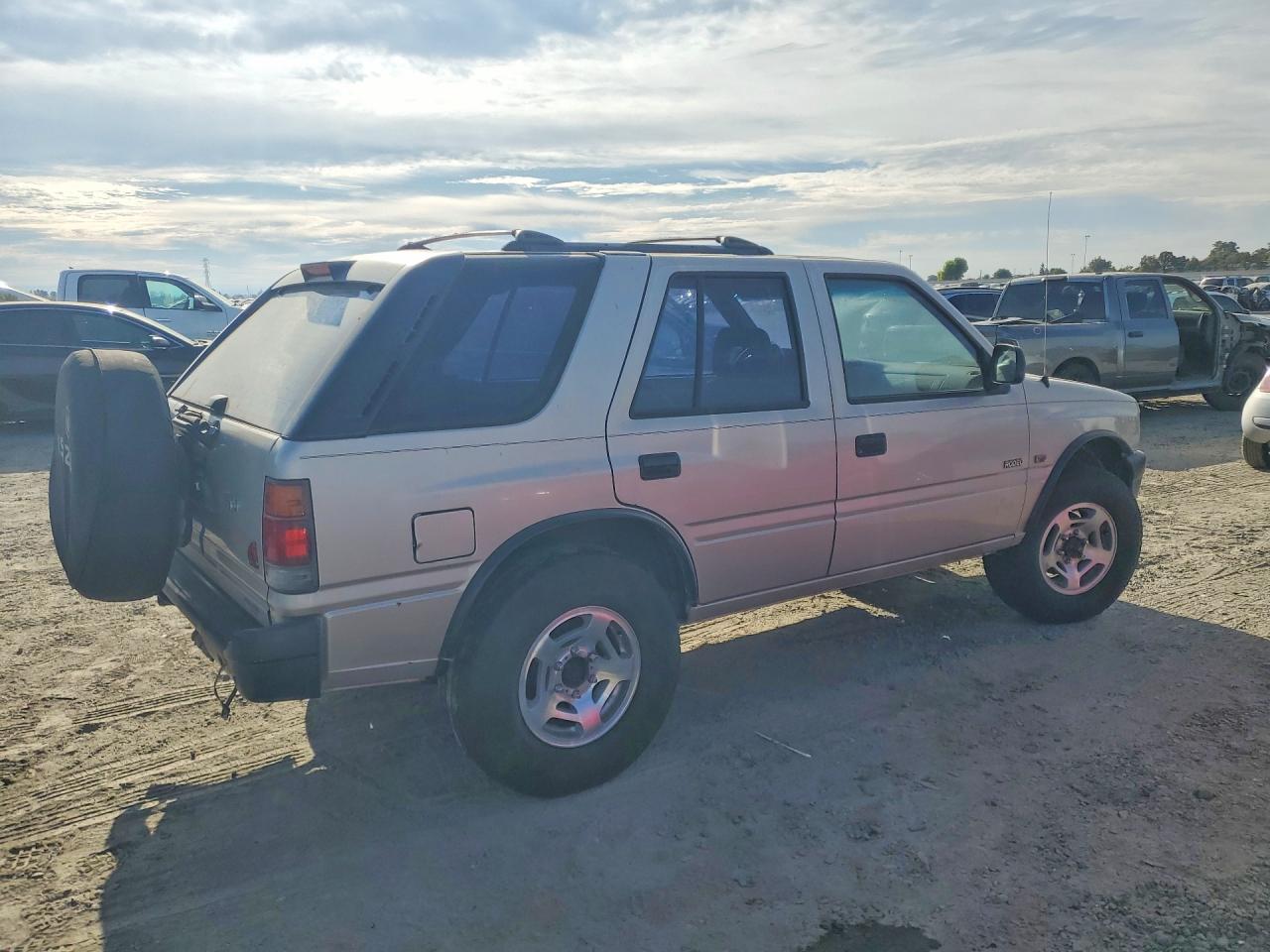 1997 Isuzu Rodeo S Silver vin: 4S2CM58V5V4344300
