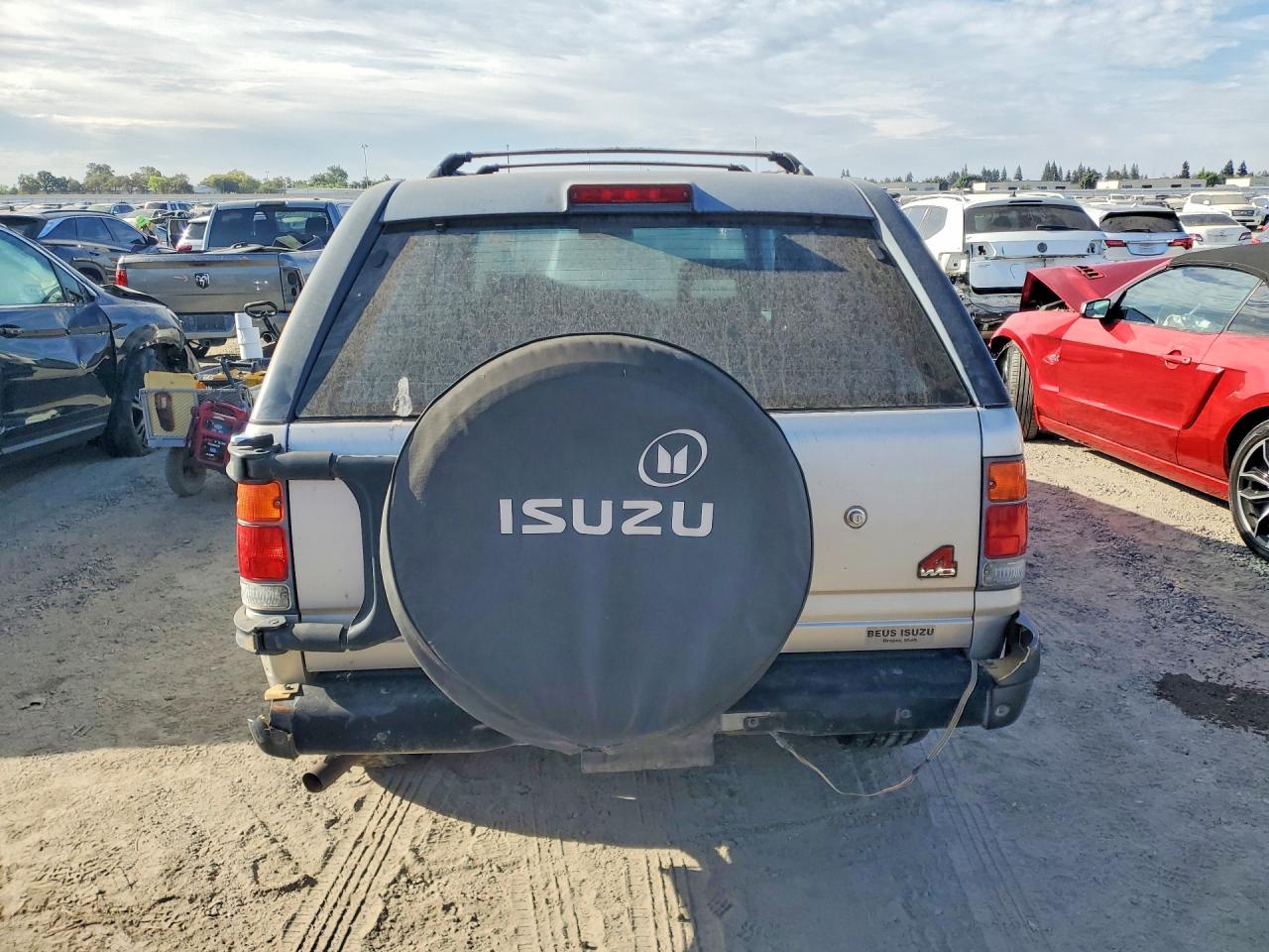 1997 Isuzu Rodeo S Silver vin: 4S2CM58V5V4344300