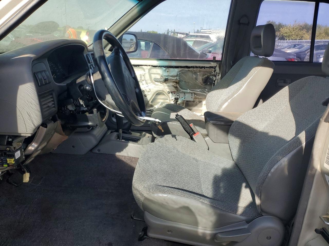 1997 Isuzu Rodeo S Silver vin: 4S2CM58V5V4344300