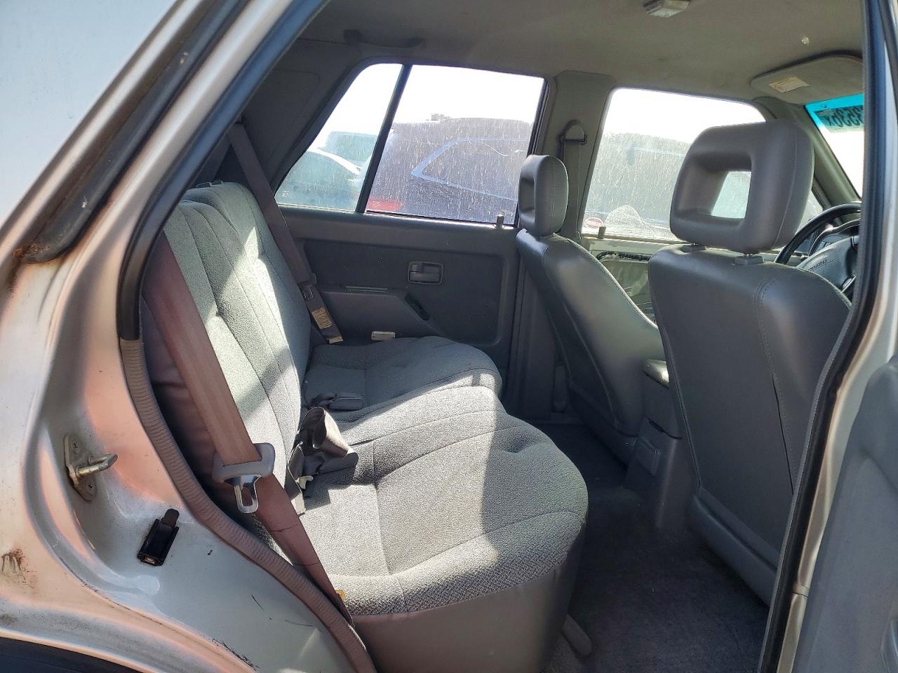 1997 Isuzu Rodeo S Silver vin: 4S2CM58V5V4344300