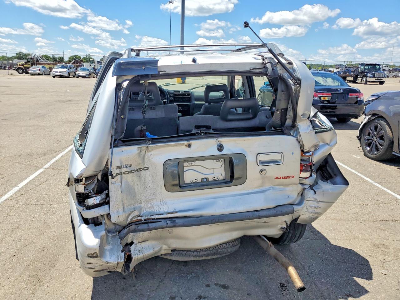 1999 Isuzu Rodeo S Серебряный vin: 4S2CM58W3X4378876