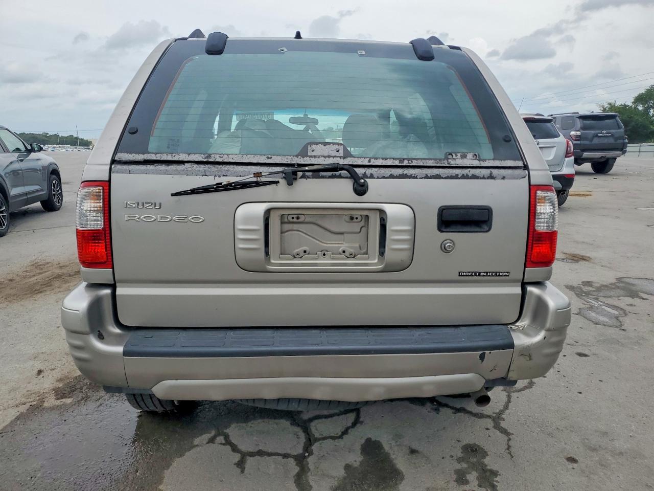 2004 Isuzu Rodeo S Silver vin: 4S2DM58W444315544