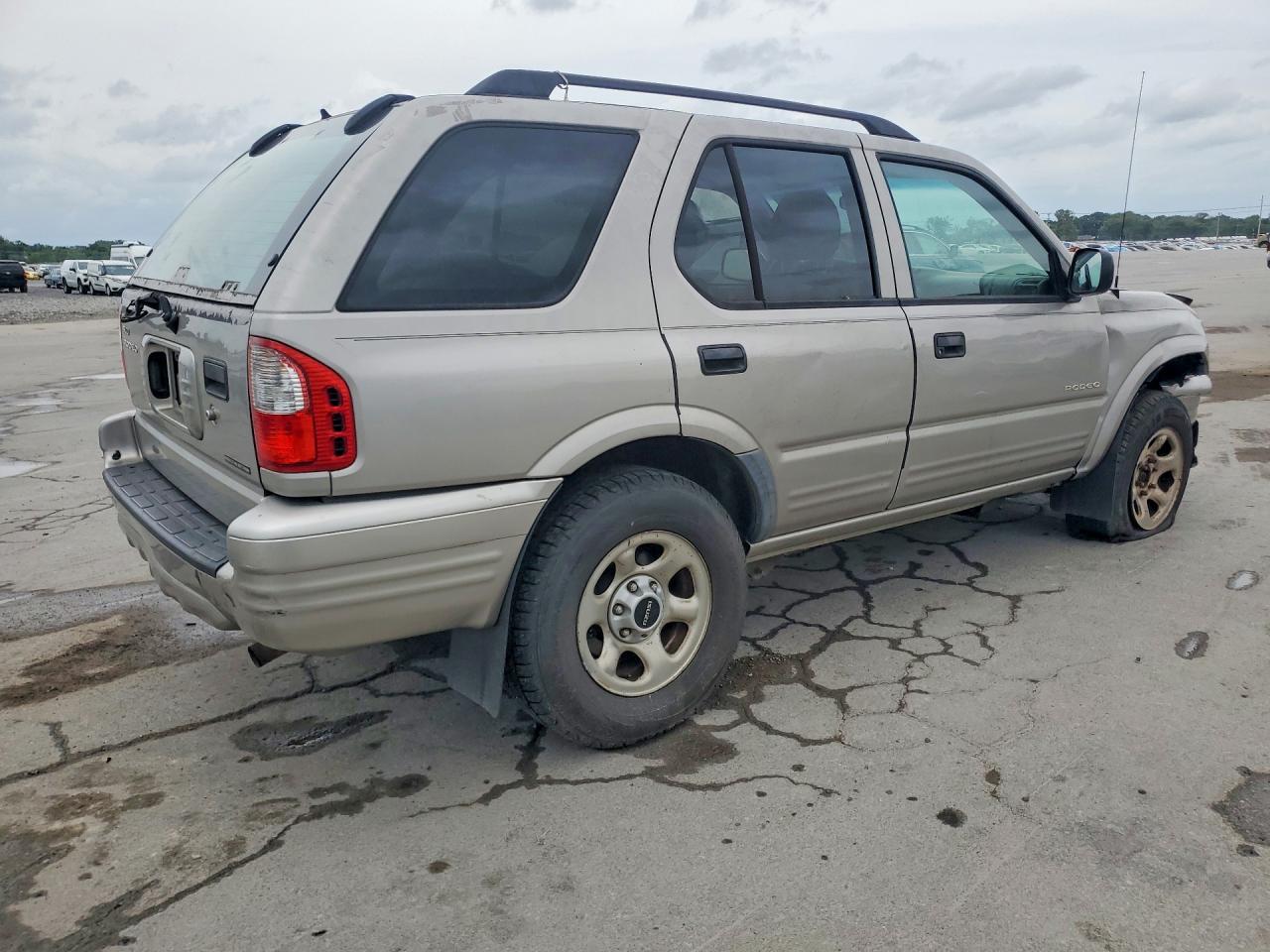 2004 Isuzu Rodeo S Silver vin: 4S2DM58W444315544
