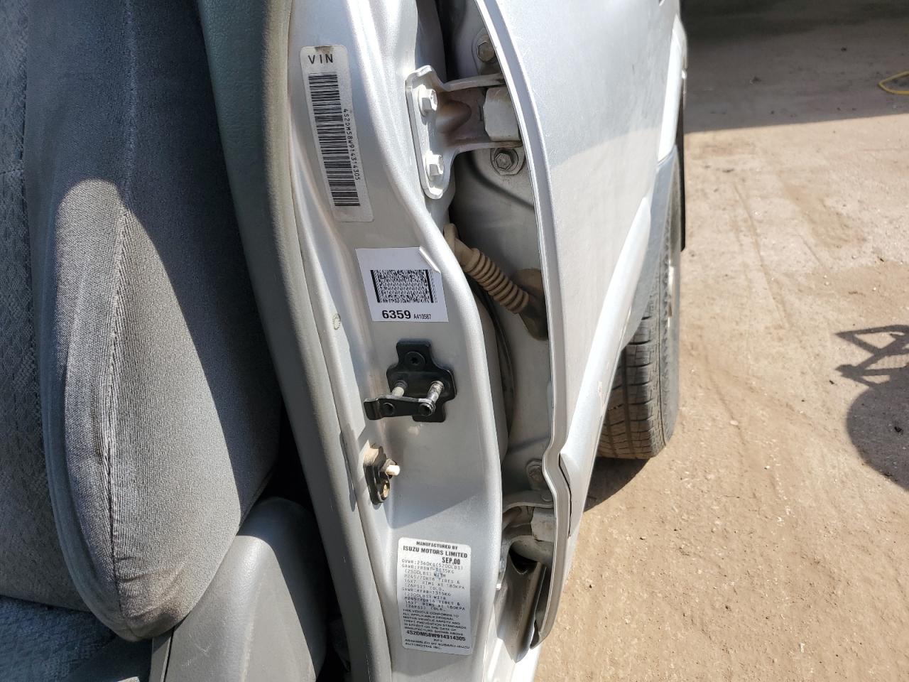 2001 Isuzu Rodeo S Silver vin: 4S2DM58W914314305