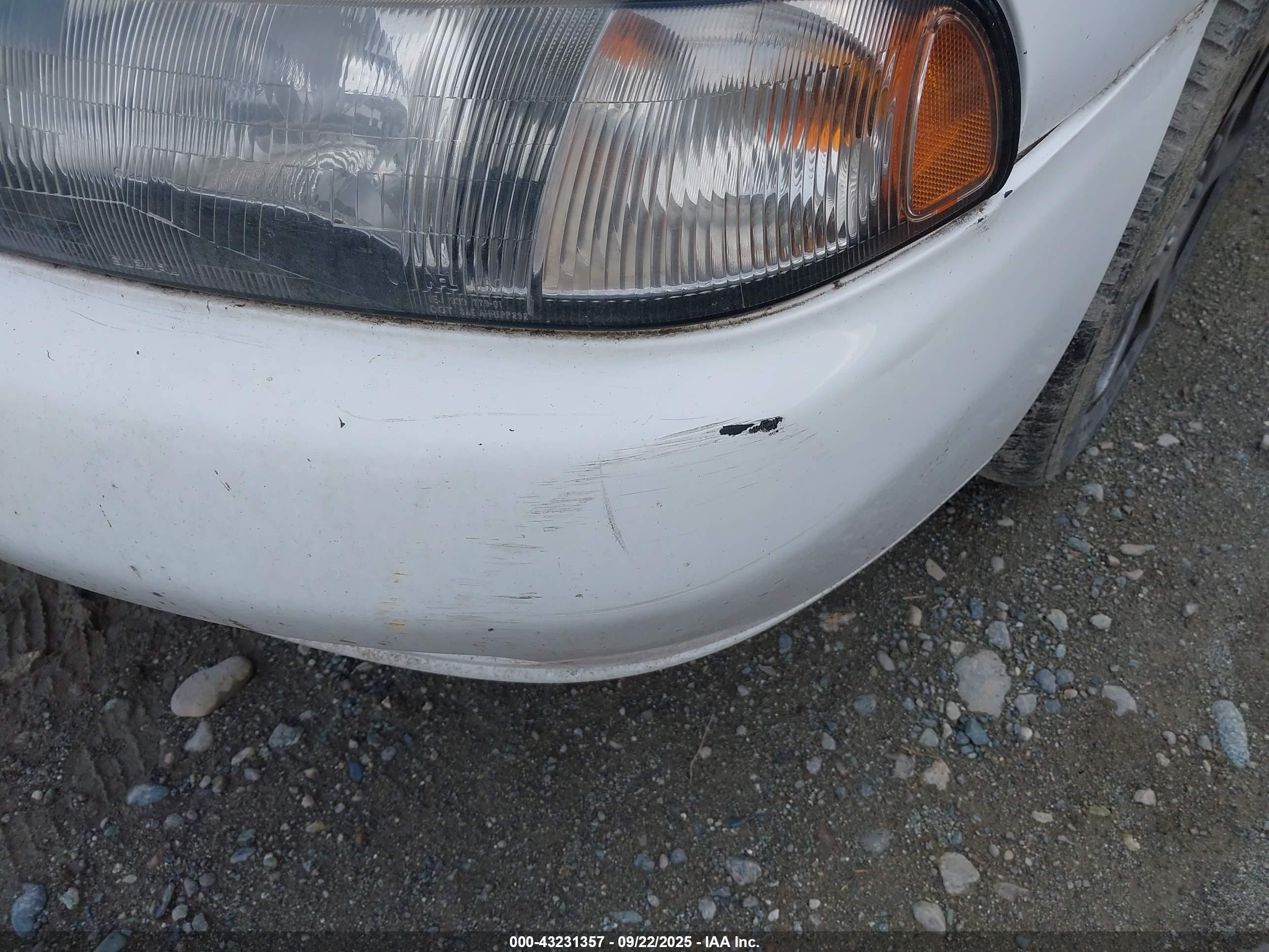1997 Subaru Legacy L White vin: 4S3BD4353V7215835