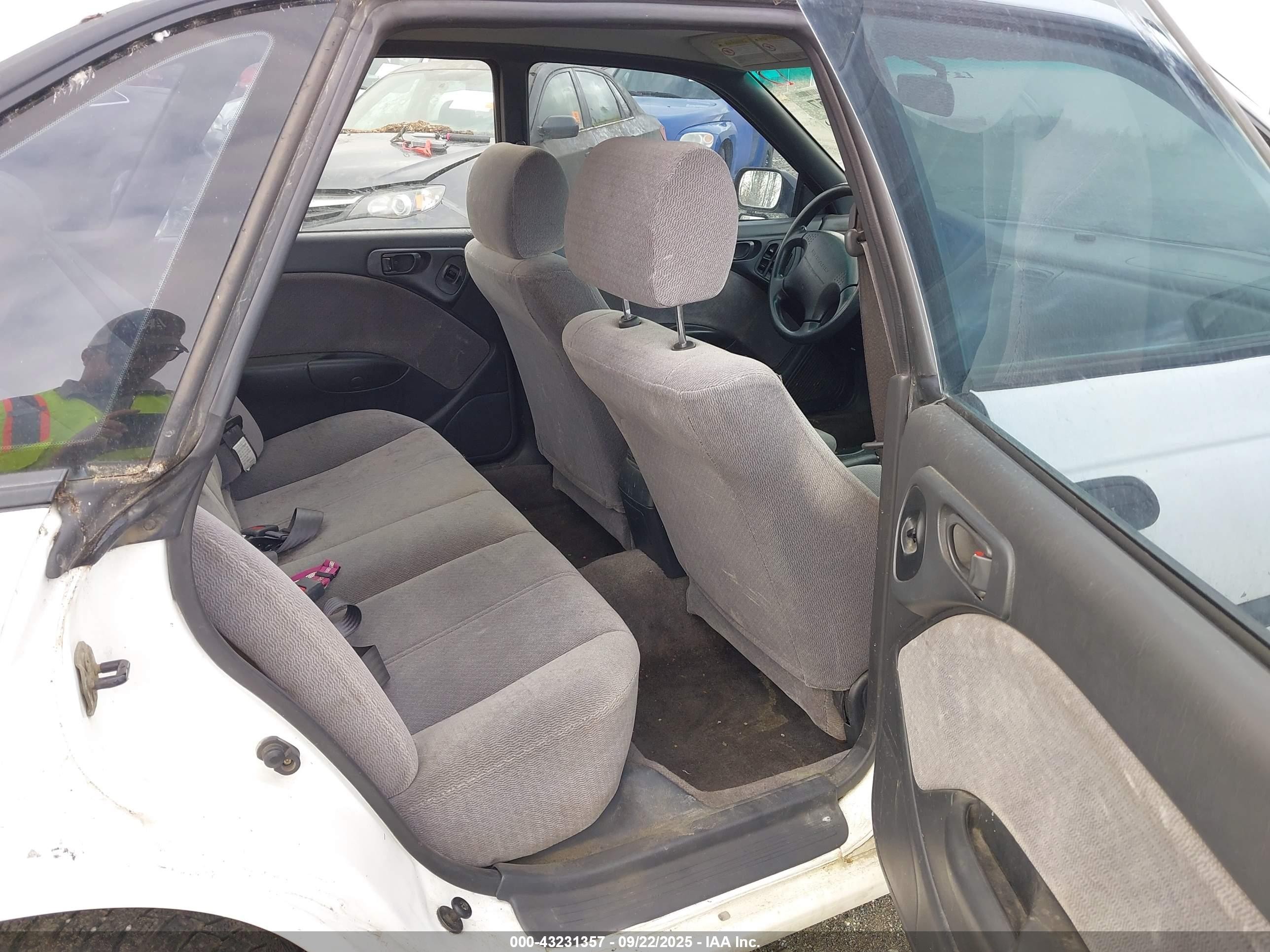 1997 Subaru Legacy L White vin: 4S3BD4353V7215835