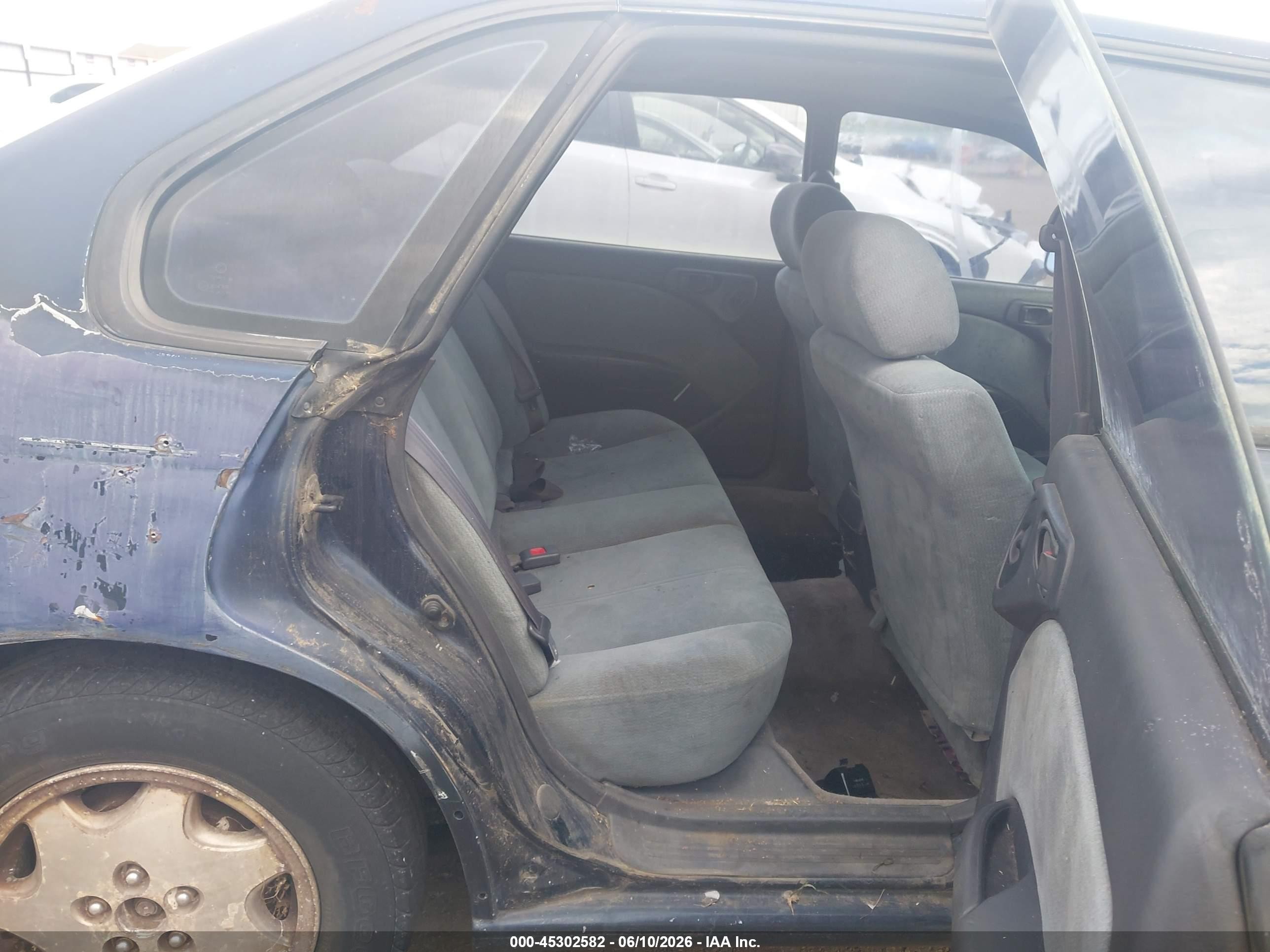 1995 Subaru Legacy L Blue vin: 4S3BD6352S6236219