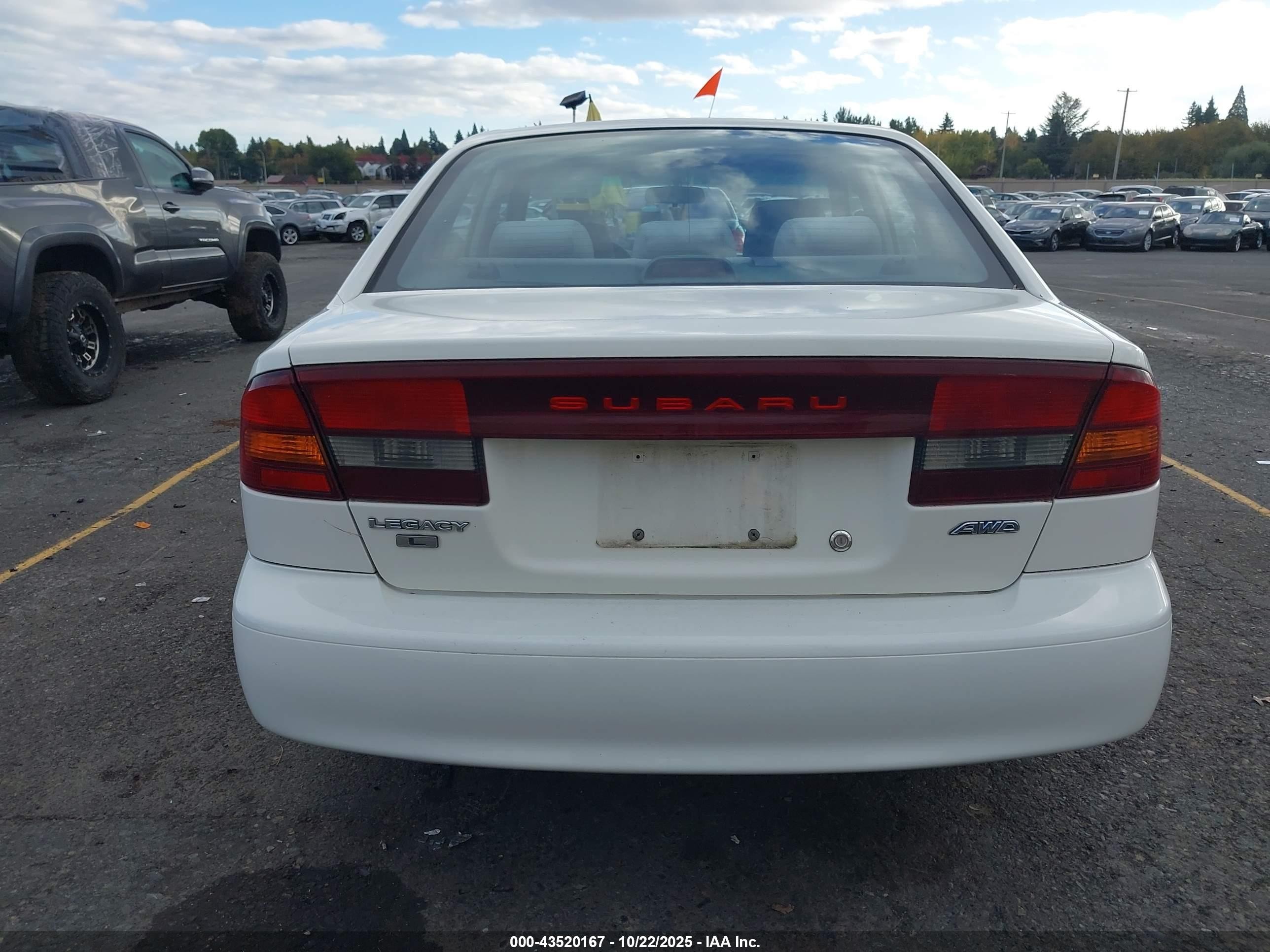 2000 Subaru Legacy L White vin: 4S3BE6350Y7205731