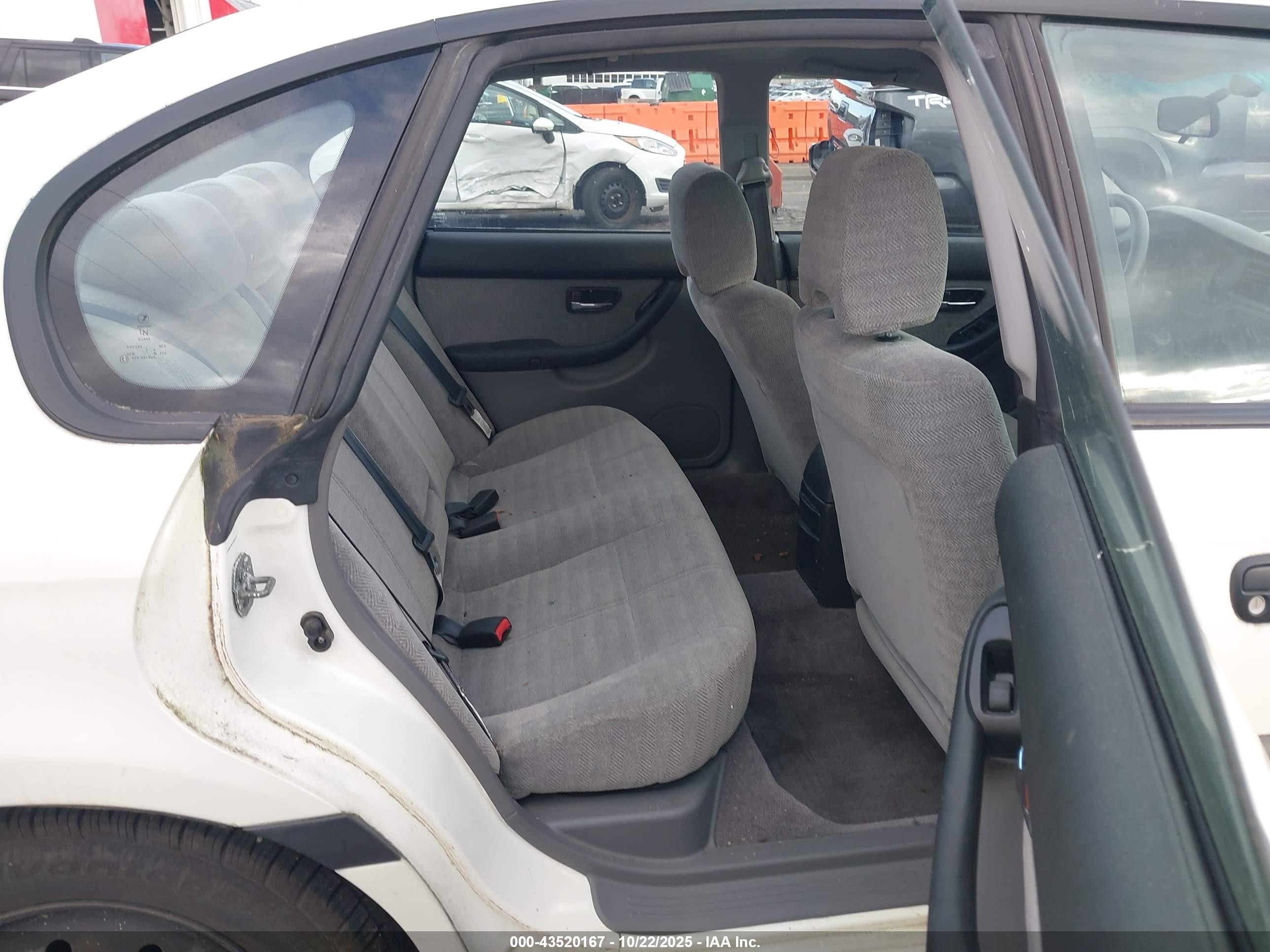 2000 Subaru Legacy L White vin: 4S3BE6350Y7205731