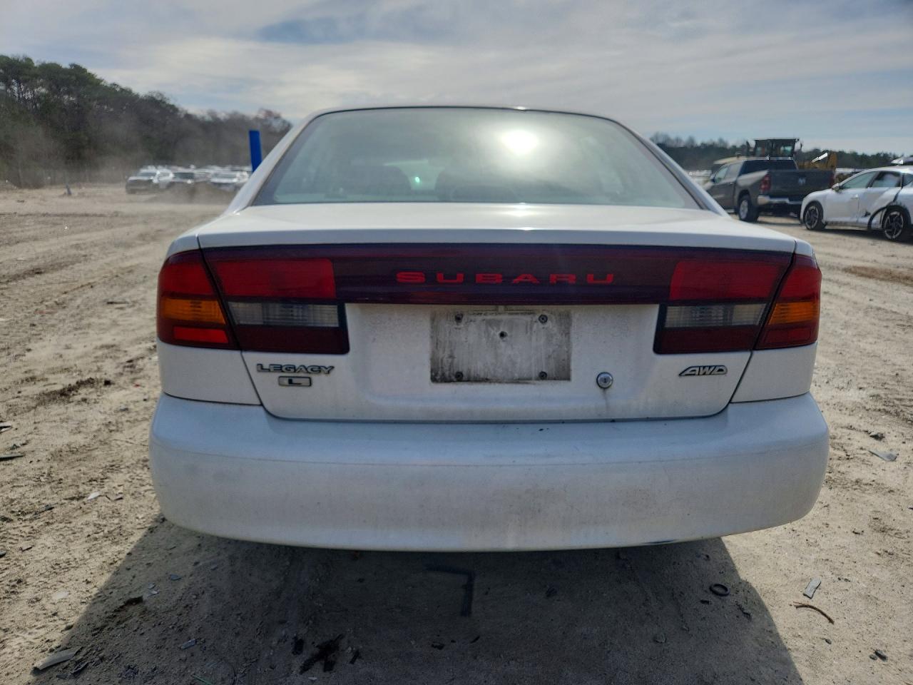 2003 Subaru Legacy L Белый vin: 4S3BE635837211236