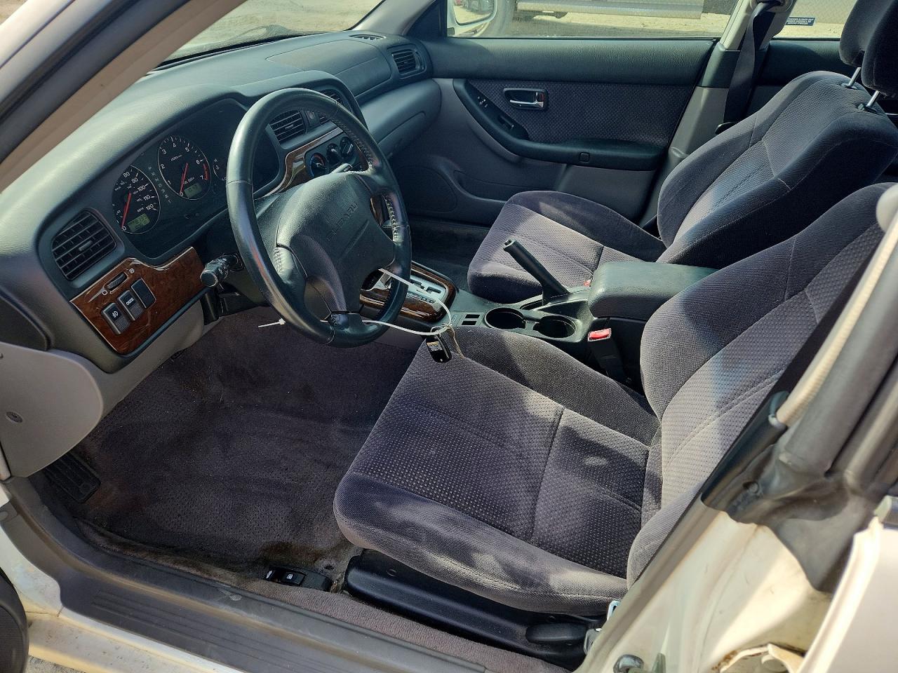 2003 Subaru Legacy L Белый vin: 4S3BE635837211236