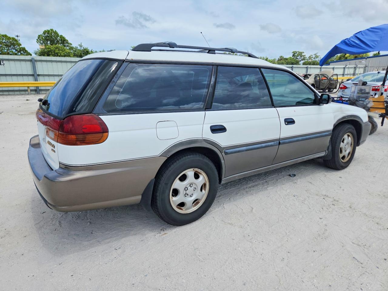 1997 Subaru Legacy Outback White vin: 4S3BG6851V7655077