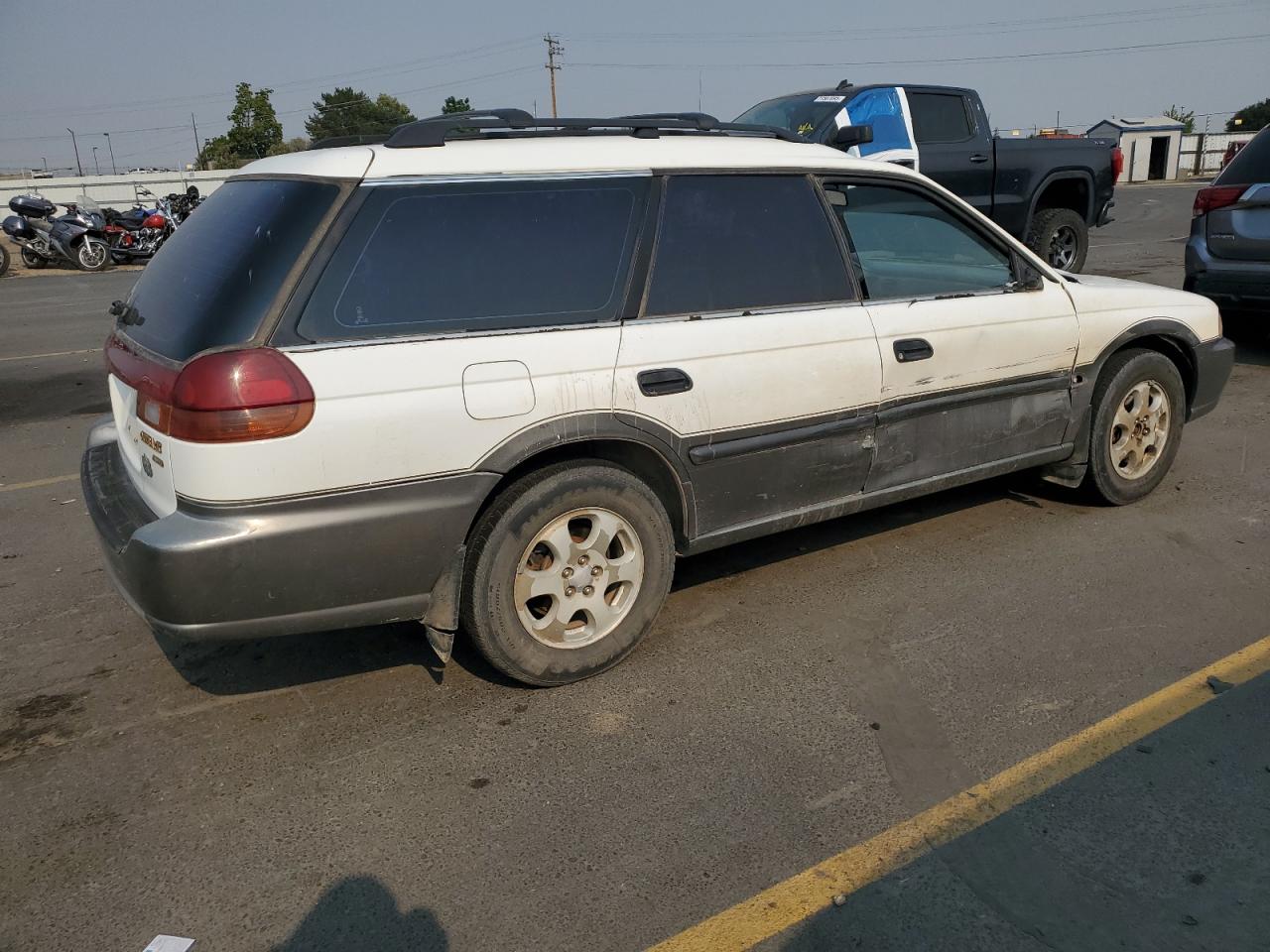 1998 Subaru Legacy 30th Anniversary Outback White vin: 4S3BG6856W7656002