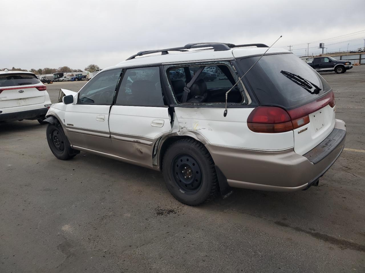 1999 Subaru Legacy Outback White vin: 4S3BG6856X7611658