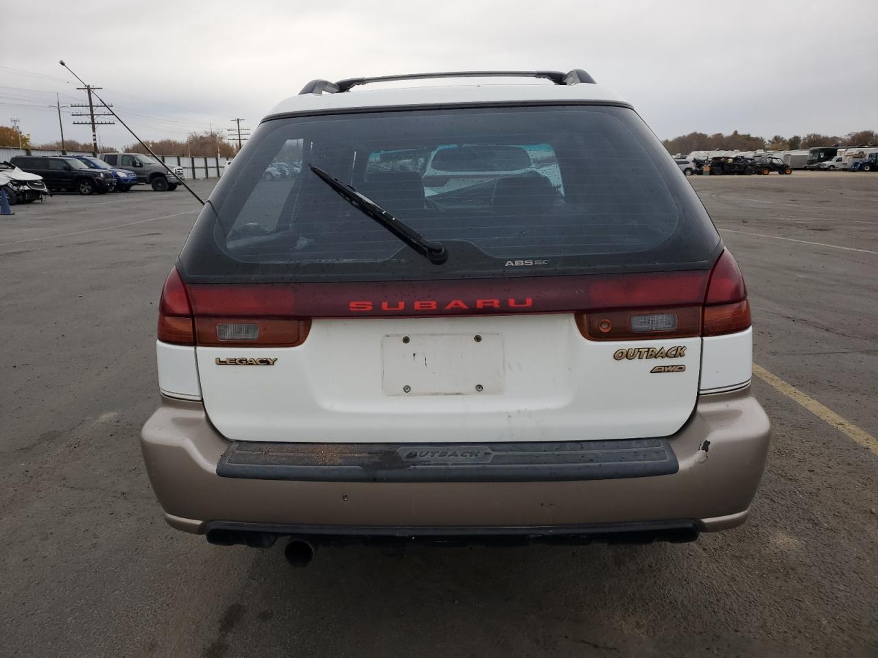 1999 Subaru Legacy Outback White vin: 4S3BG6856X7611658