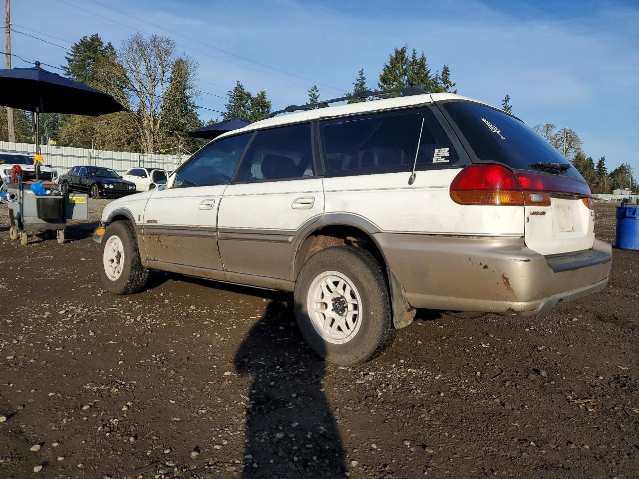1999 Subaru Legacy Outback White vin: 4S3BG6857X6601811