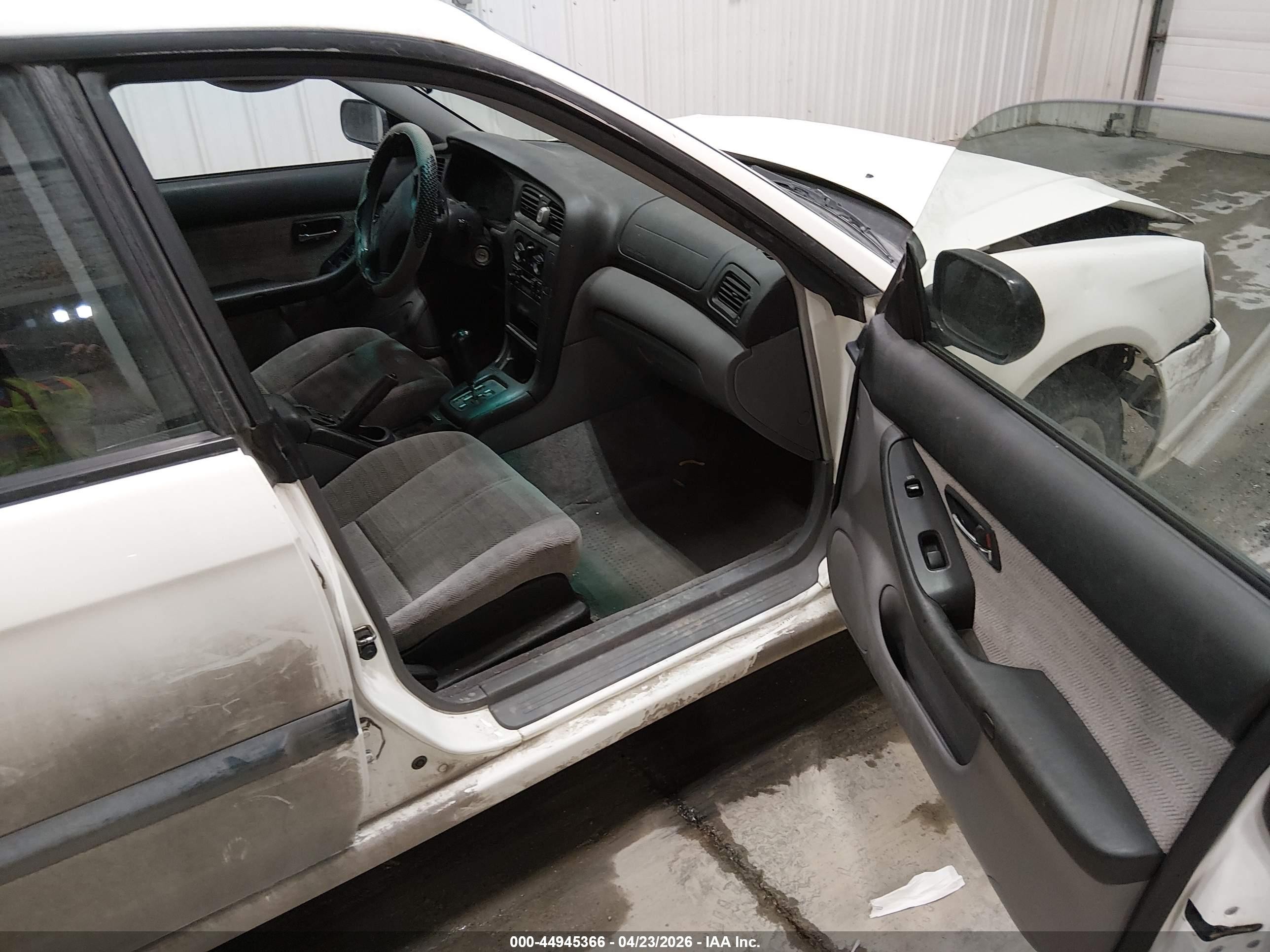 2000 Subaru Legacy L White vin: 4S3BH6355Y7308909