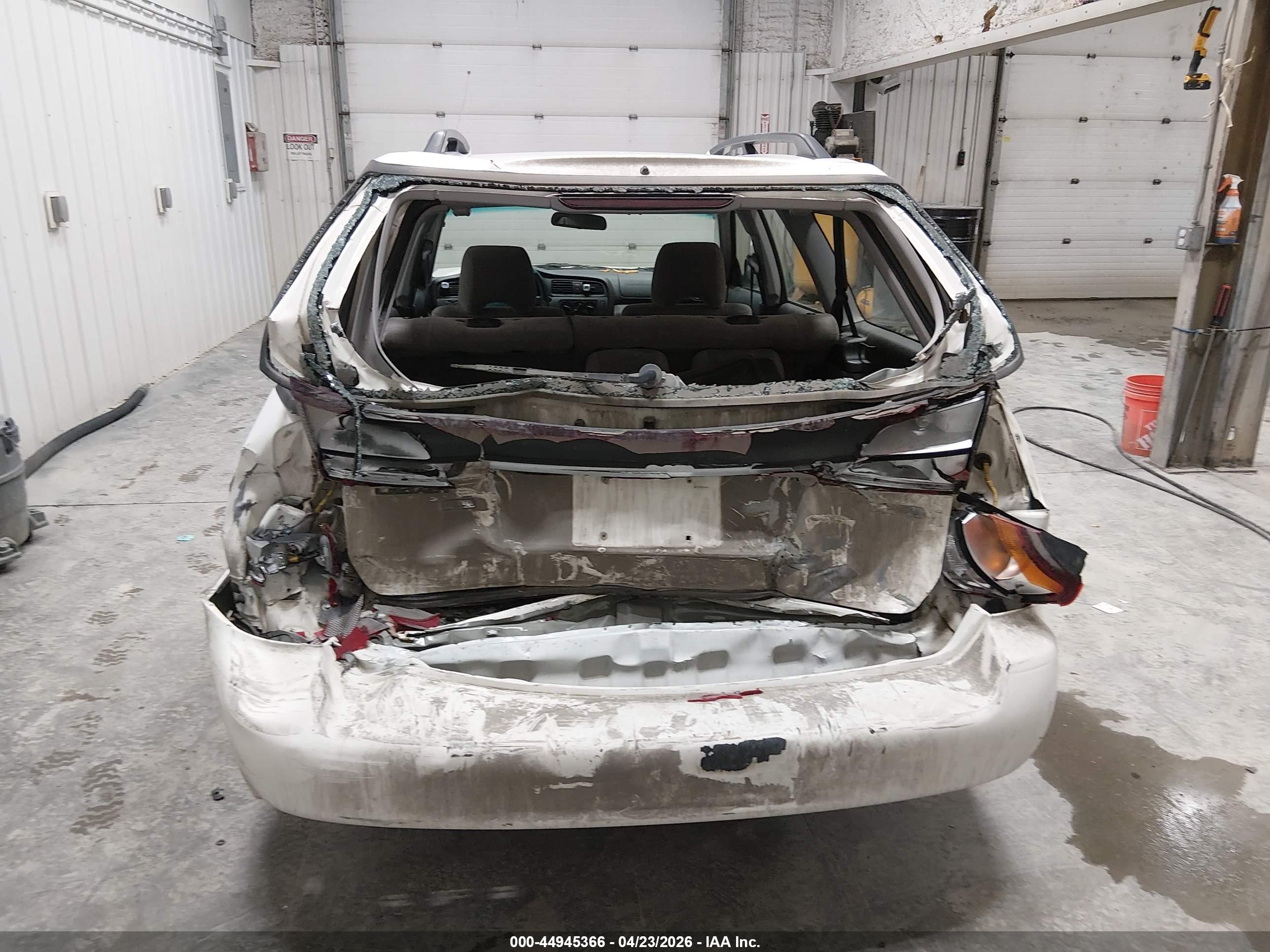2000 Subaru Legacy L White vin: 4S3BH6355Y7308909