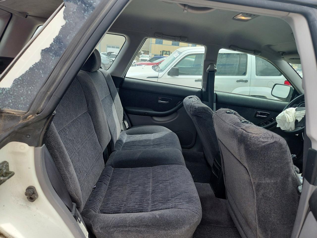 2000 Subaru Legacy Outback White vin: 4S3BH6650Y6656456
