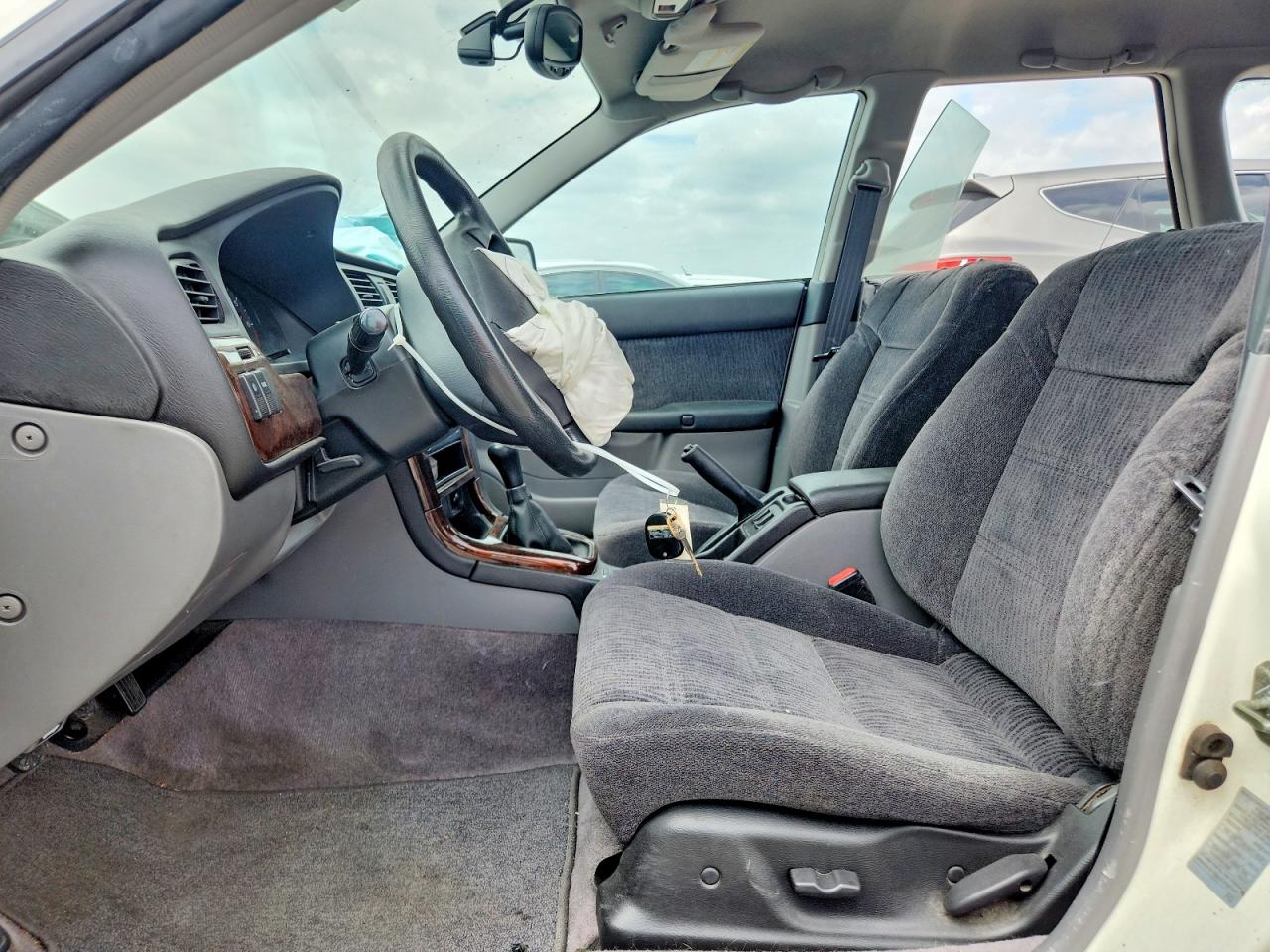 2000 Subaru Legacy Outback White vin: 4S3BH6650Y6656456
