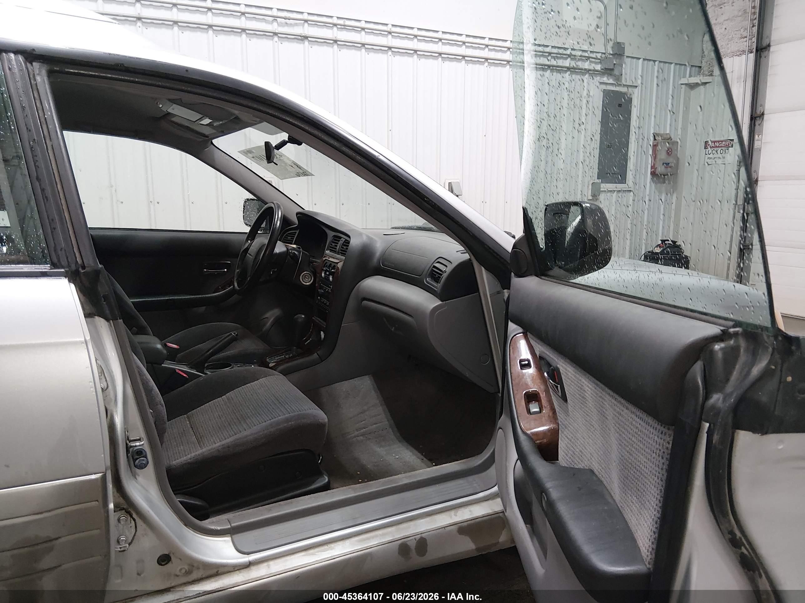 2003 Subaru Outback   Silver vin: 4S3BH665537649117