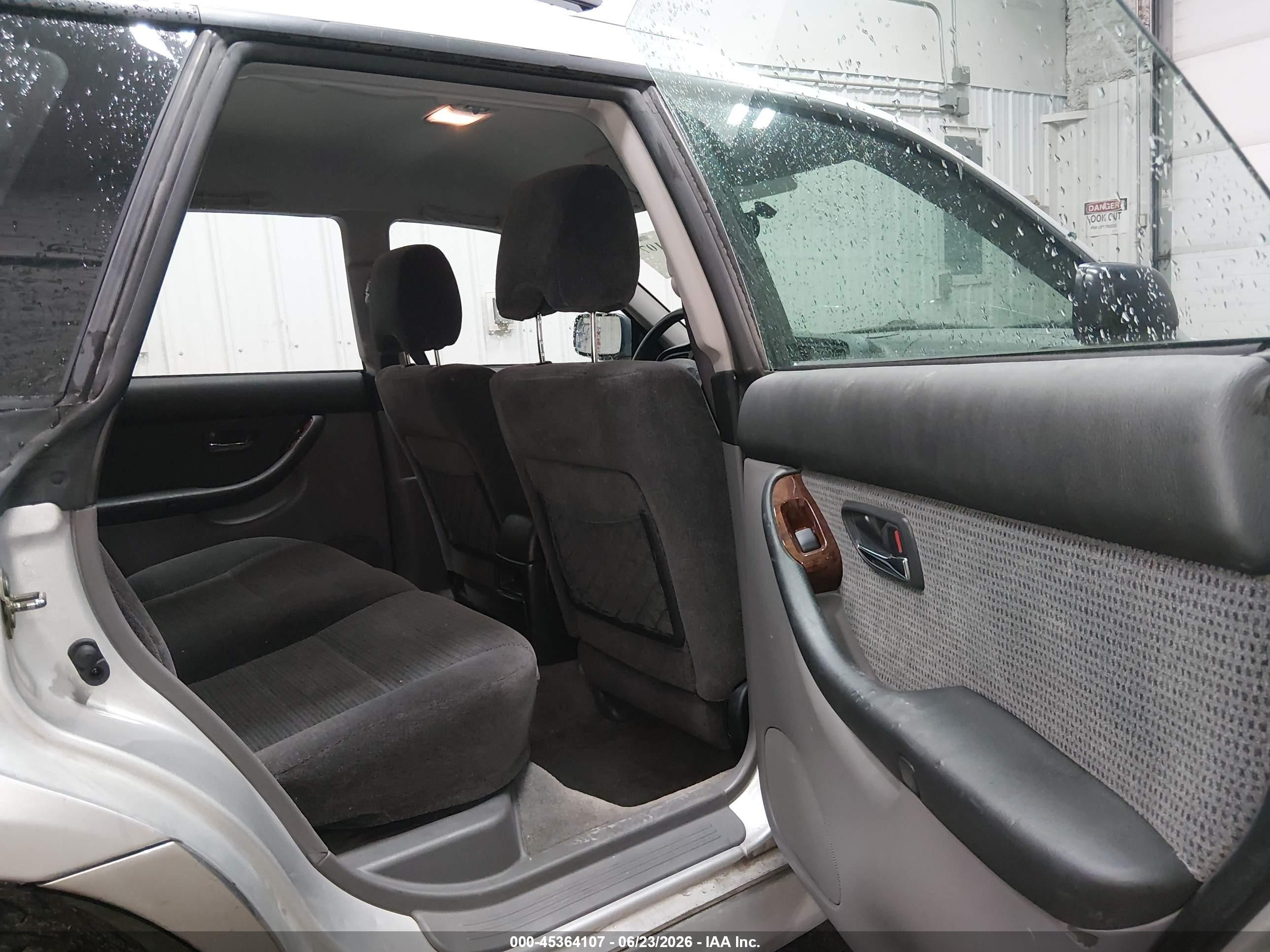 2003 Subaru Outback   Silver vin: 4S3BH665537649117