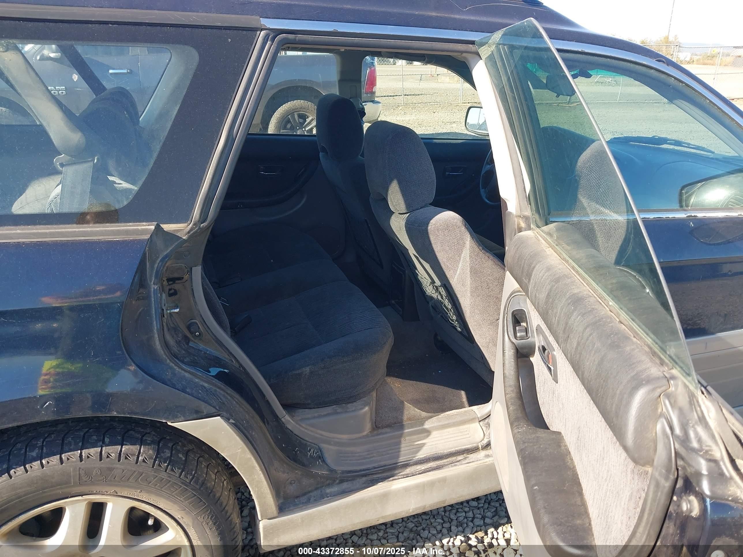 2001 Subaru Outback   Black vin: 4S3BH665917627117