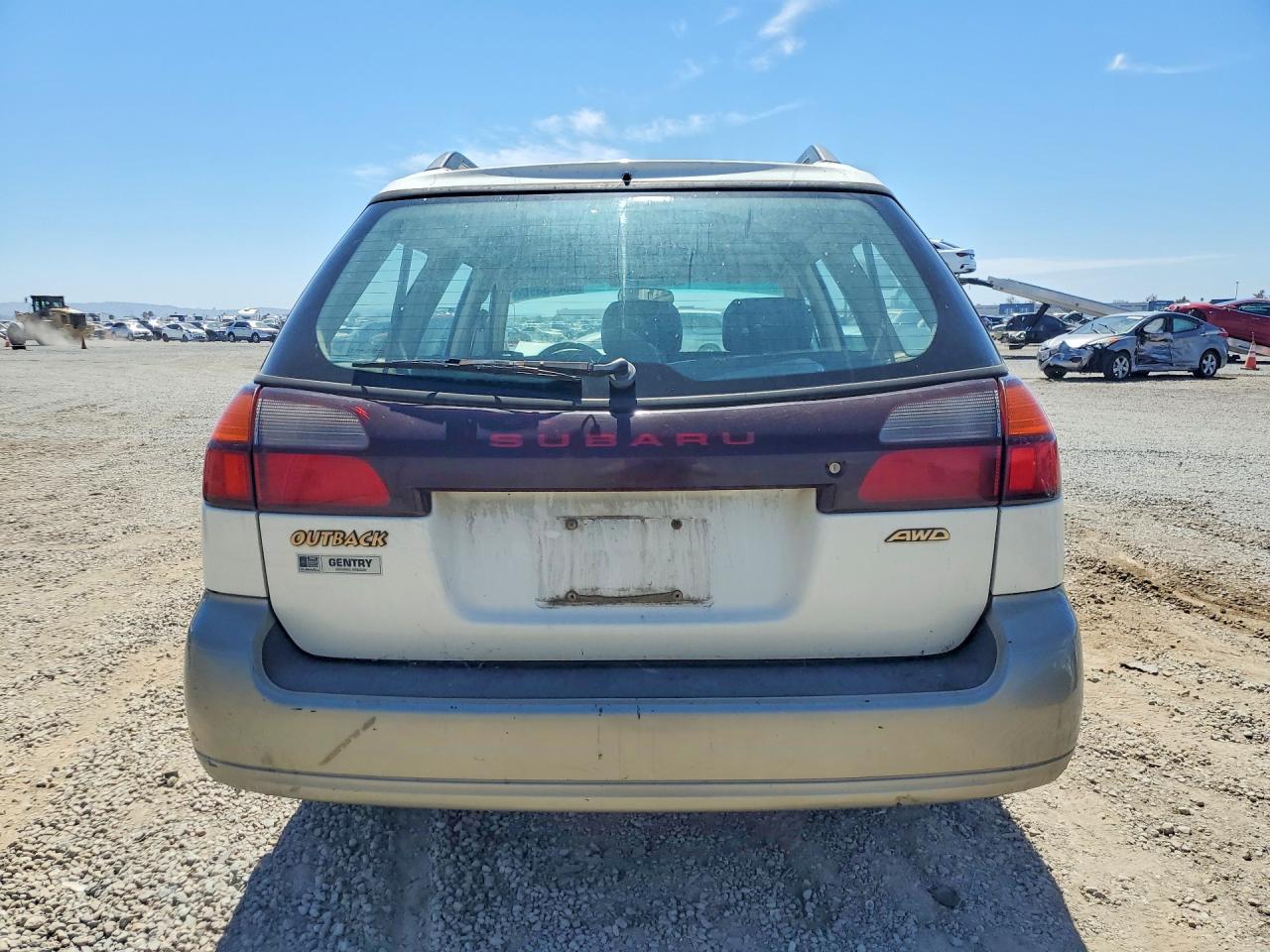 2002 Subaru Legacy Outback White vin: 4S3BH665X27609680