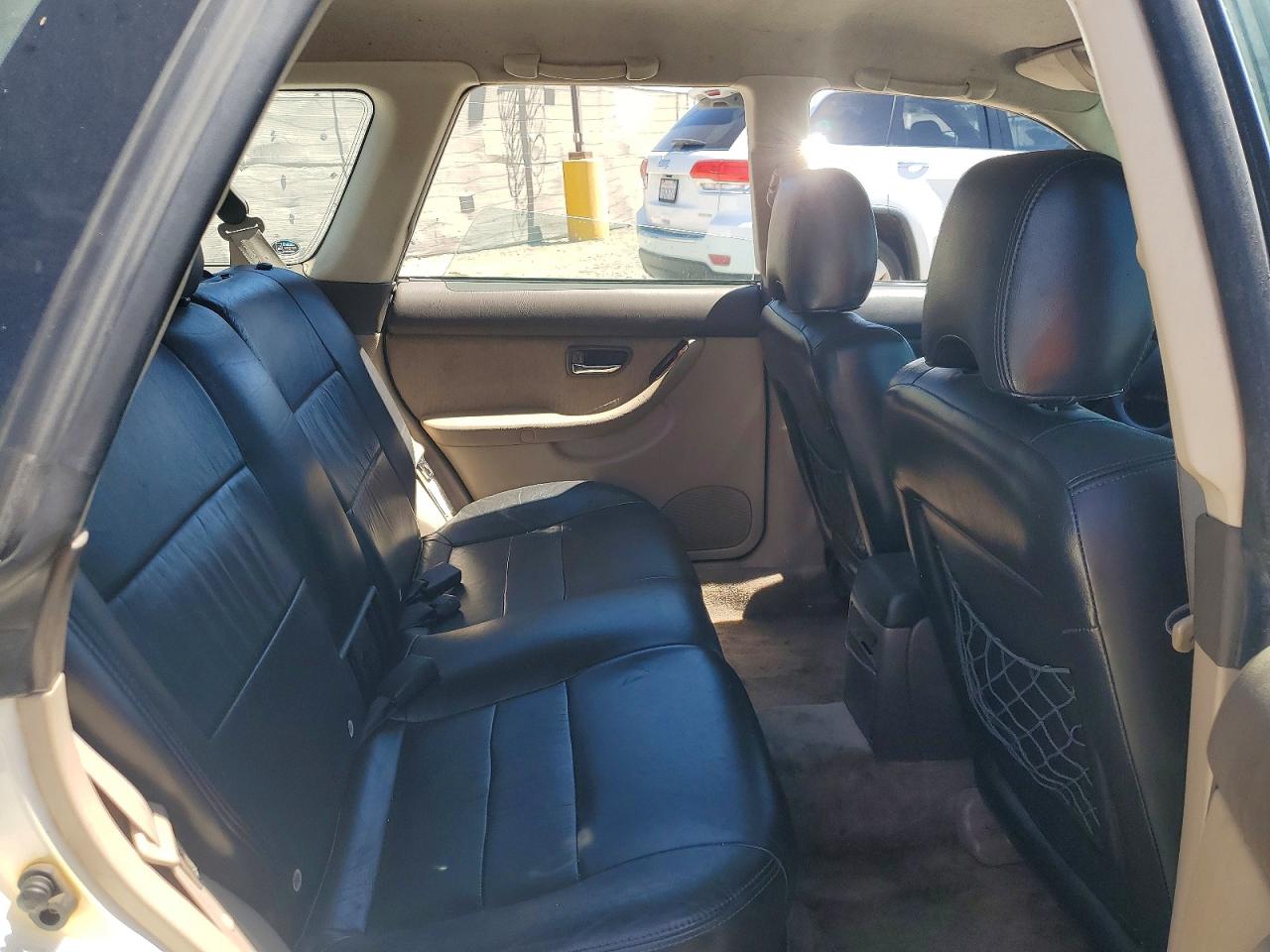2002 Subaru Legacy Outback White vin: 4S3BH665X27609680