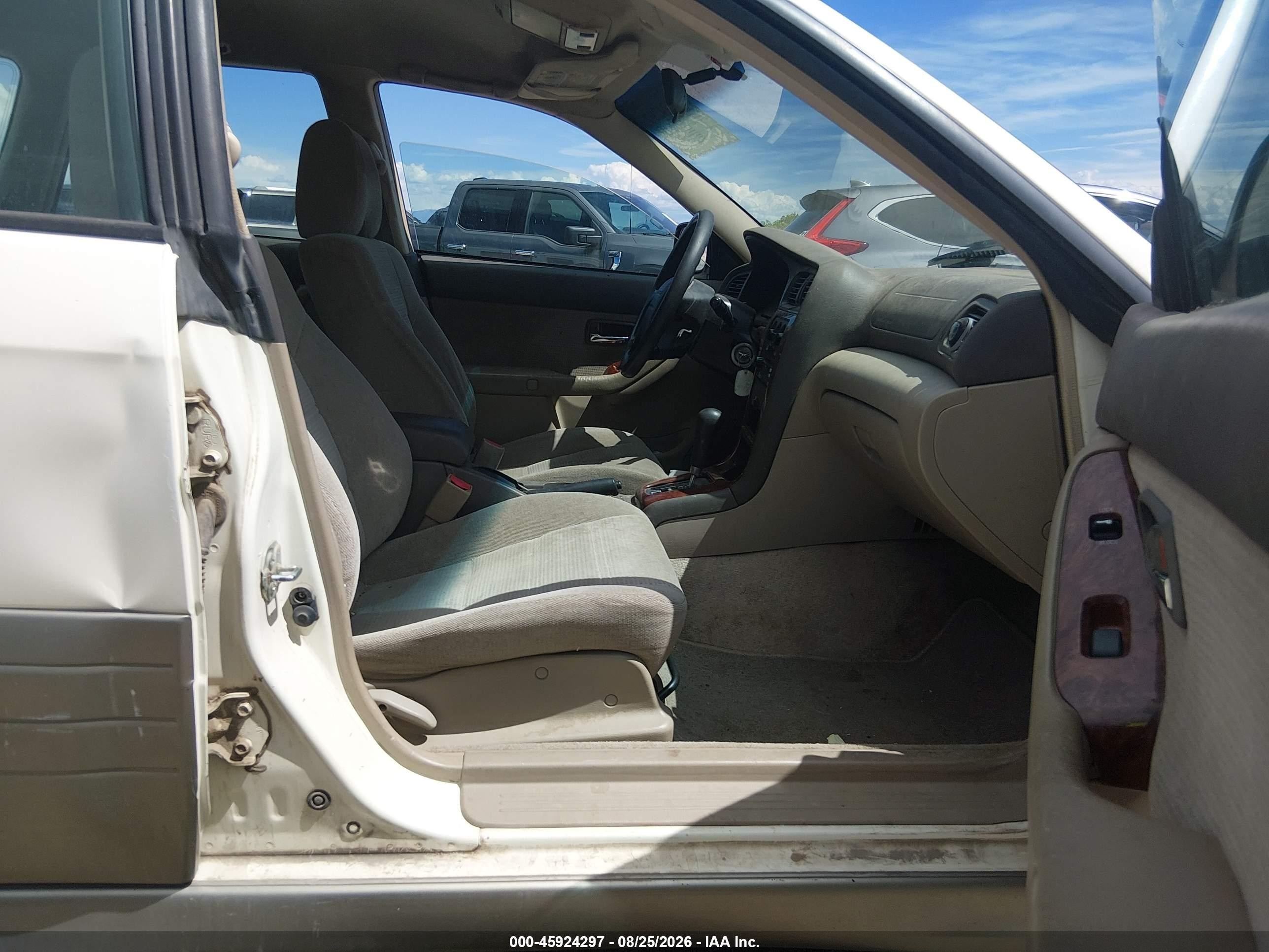 2004 Subaru Outback   White vin: 4S3BH675247628435