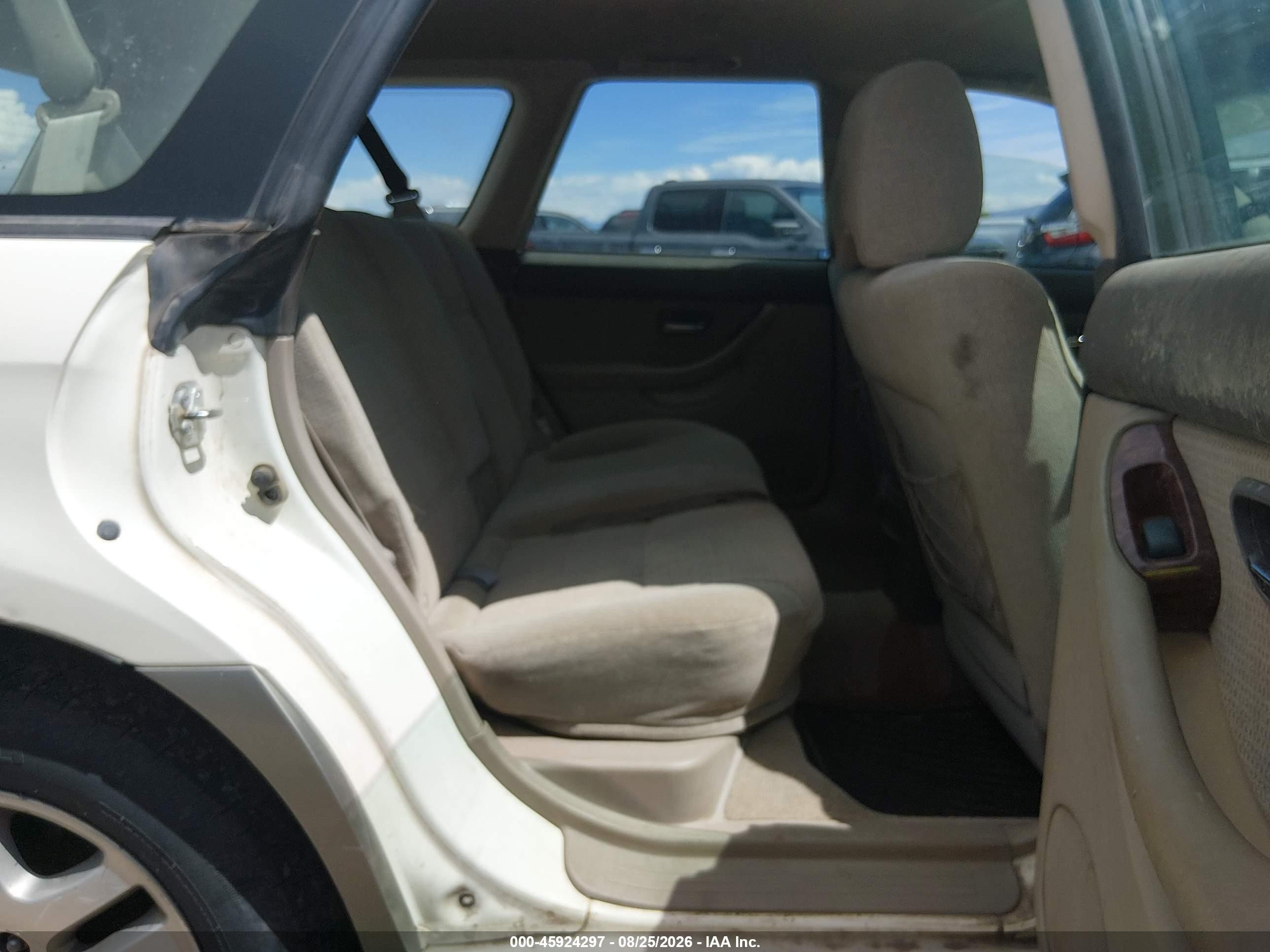 2004 Subaru Outback   White vin: 4S3BH675247628435