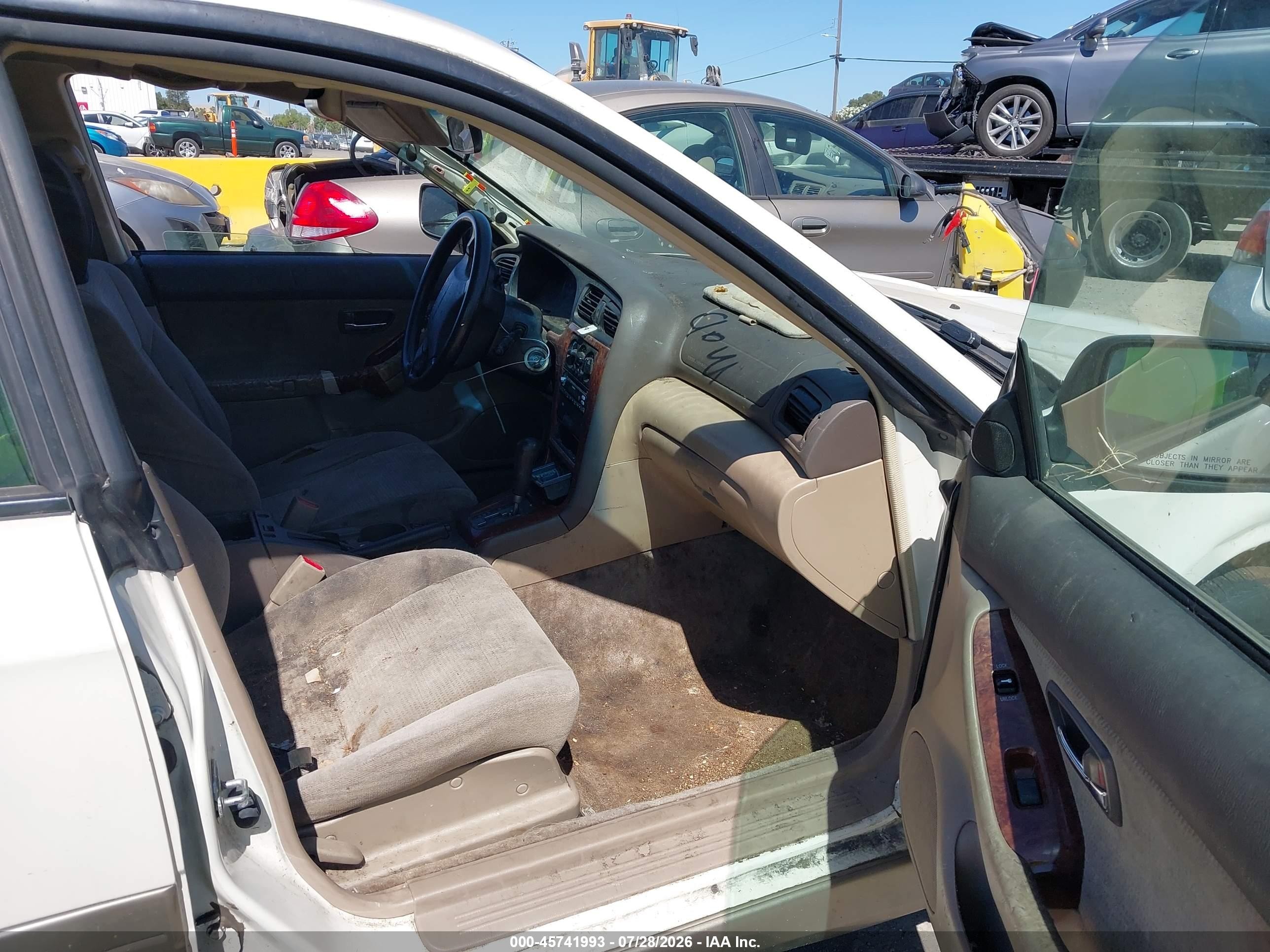 2004 Subaru Outback   White vin: 4S3BH675347607741