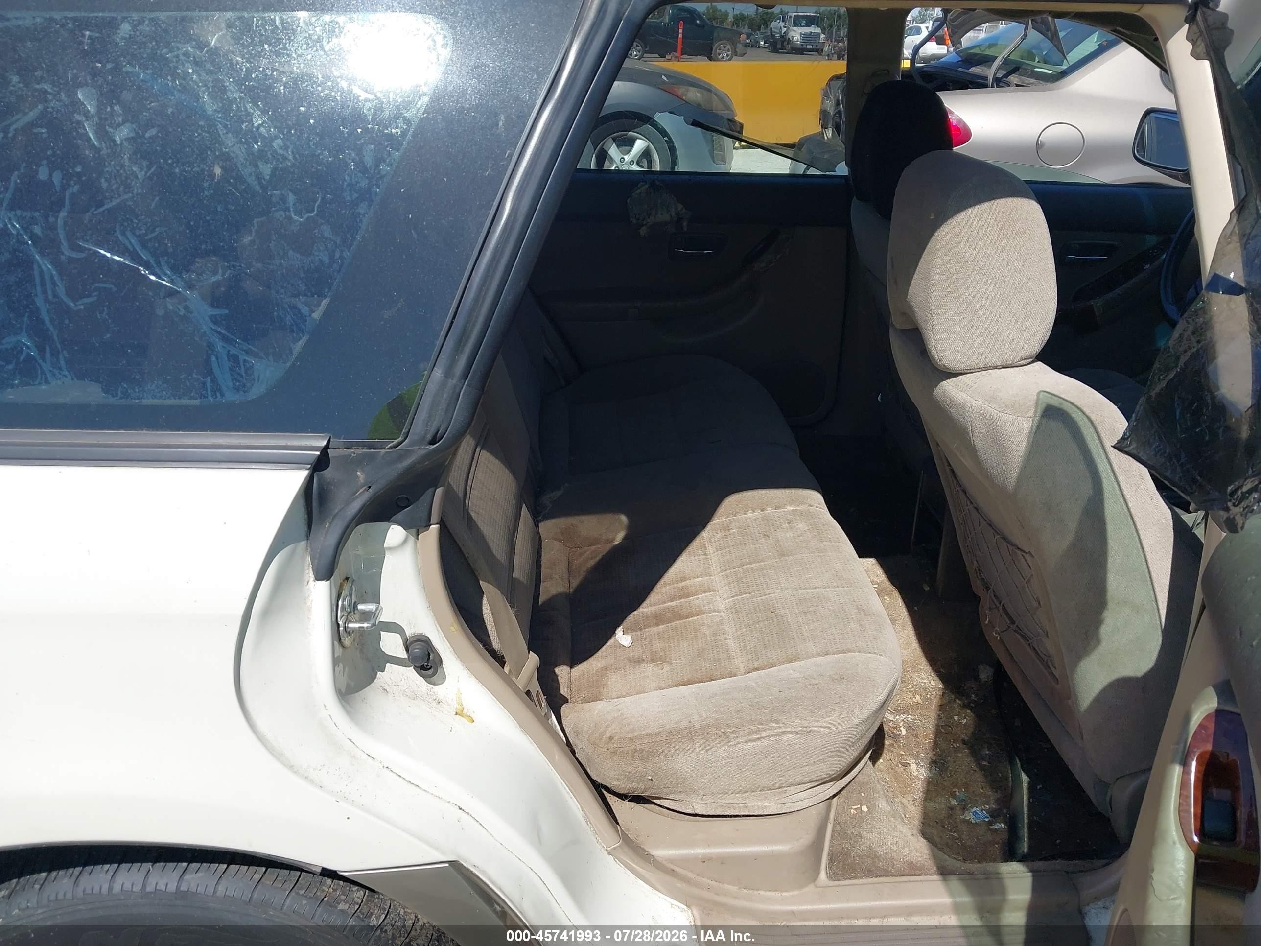 2004 Subaru Outback   White vin: 4S3BH675347607741