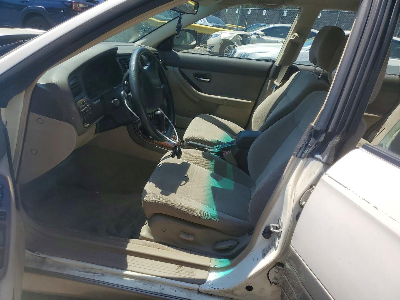 2002 Subaru Legacy White vin: 4S3BH675527659448